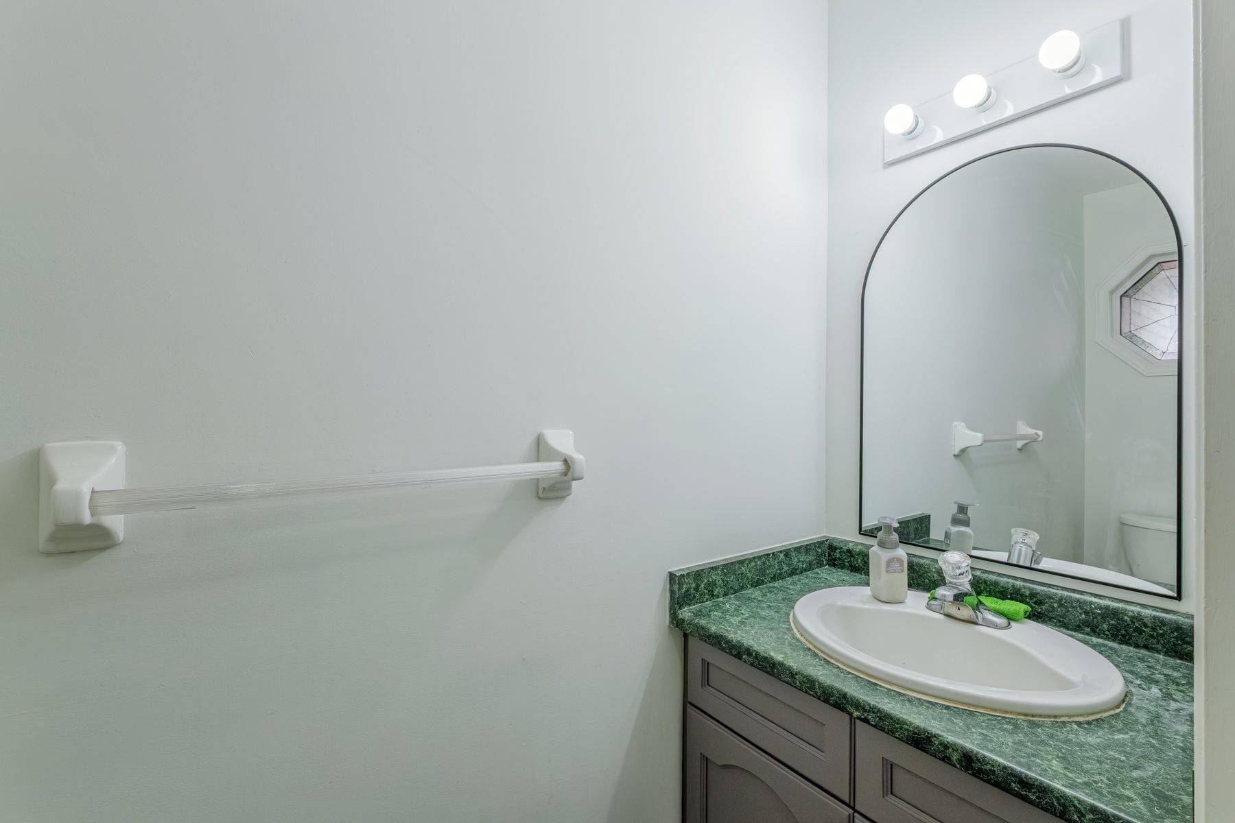 Brantford, ON N3P 2A9,25 Anastasia CRES