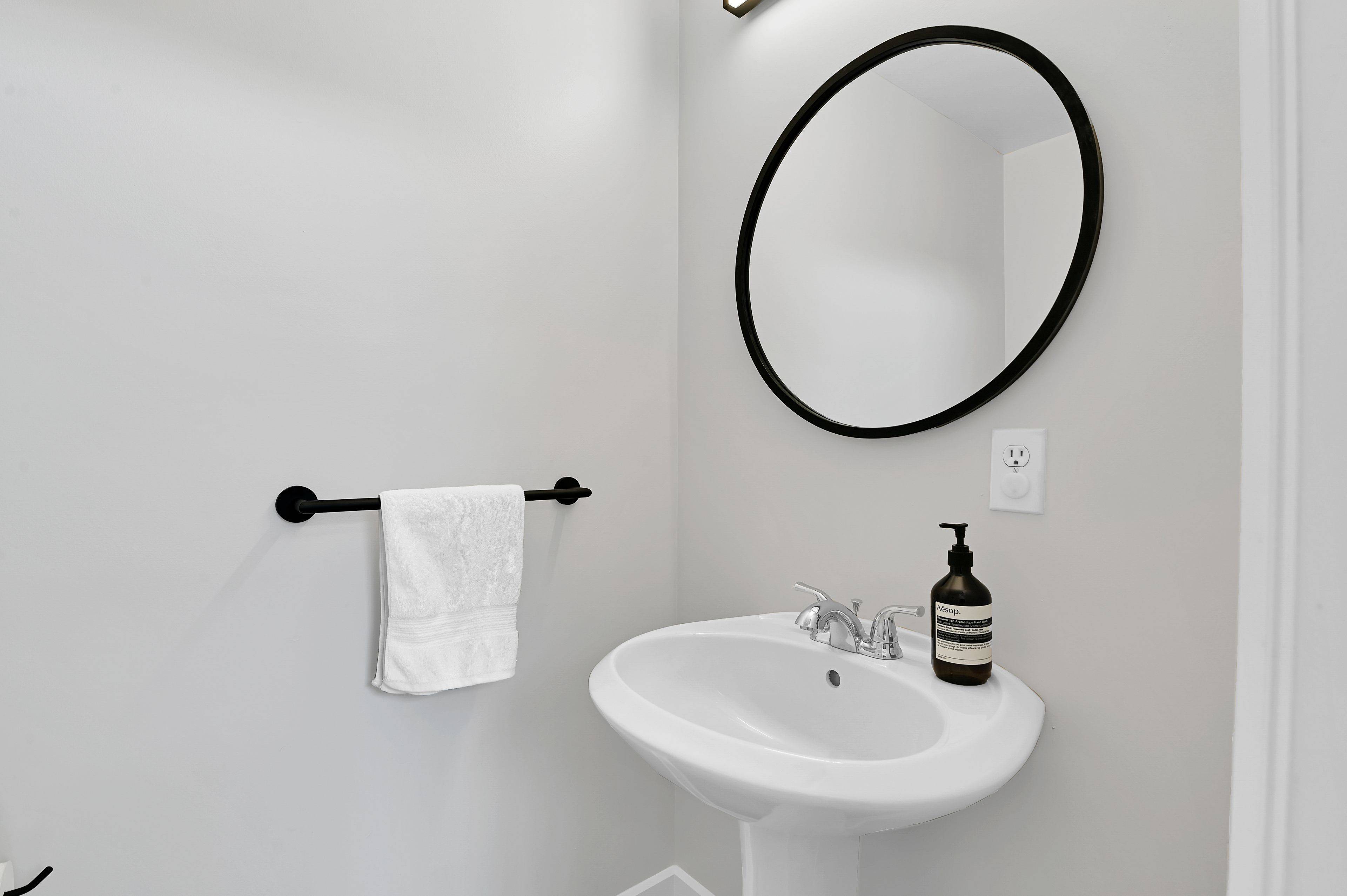 Ottawa Centre, ON K1R 6E3,146 Percy ST