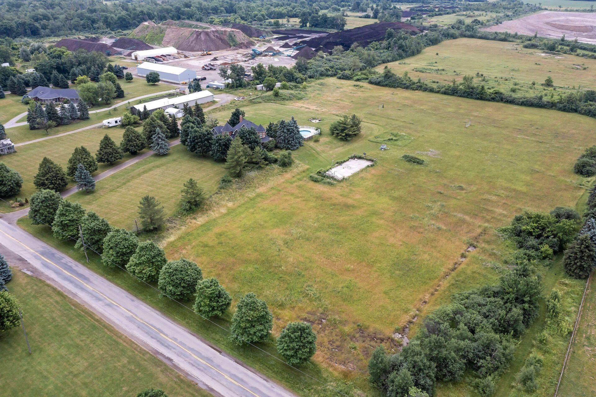 Hamilton, ON L9H 5E2,692 5 Concession W