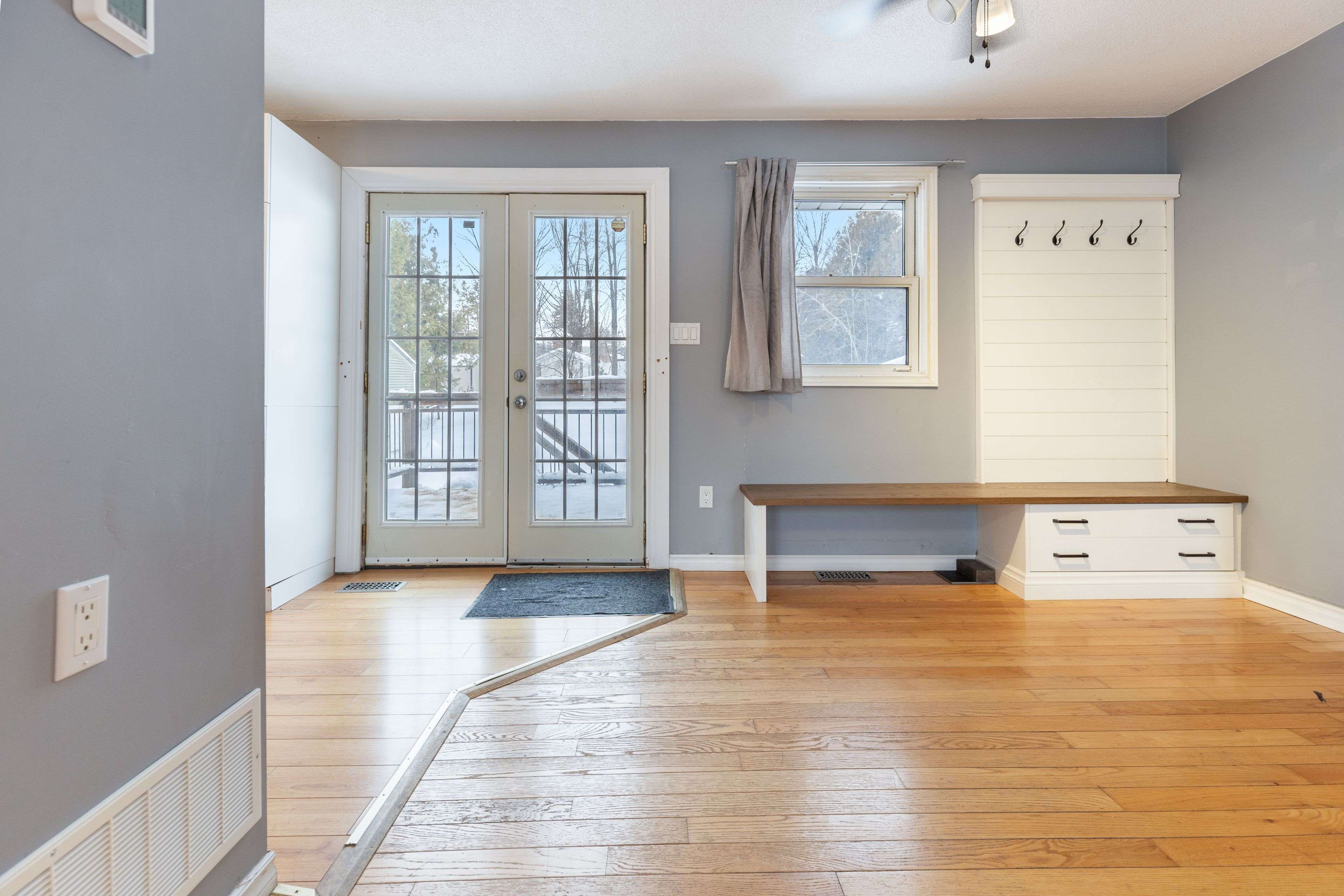 Kawartha Lakes, ON K9J 6X3,17 Lawrence ST S