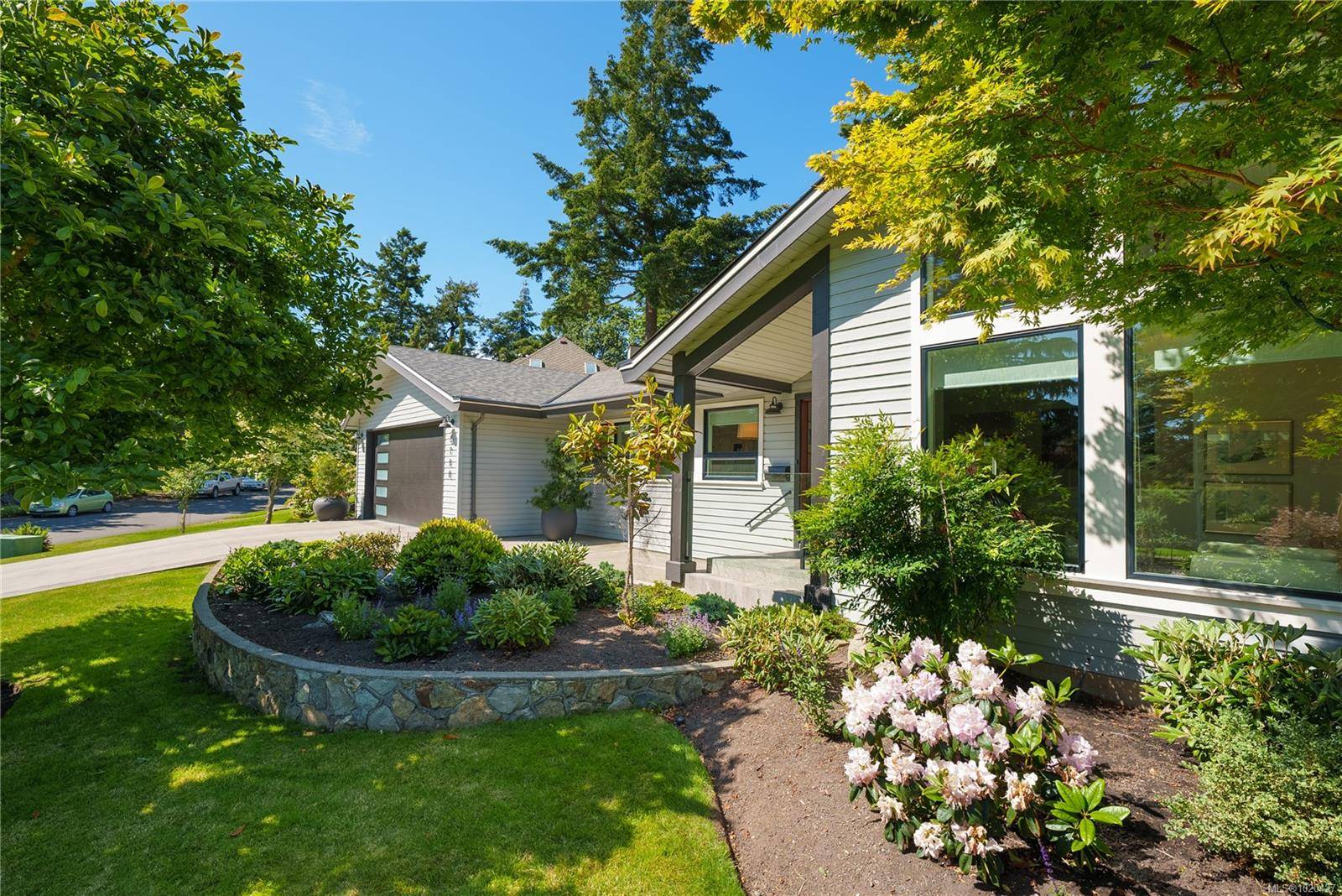 Saanich, BC V8N 5X4,2780 Arbutus Rd