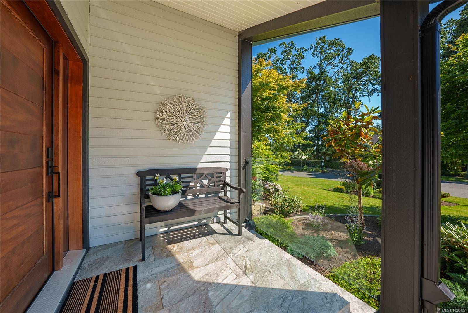 Saanich, BC V8N 5X4,2780 Arbutus Rd