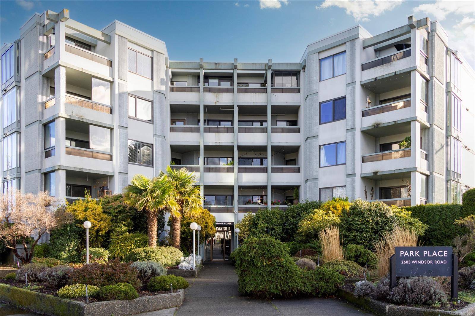 Oak Bay, BC V8S 5H9,2605 Windsor Rd #503