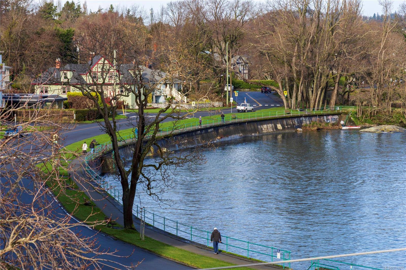 Oak Bay, BC V8S 5H9,2605 Windsor Rd #503