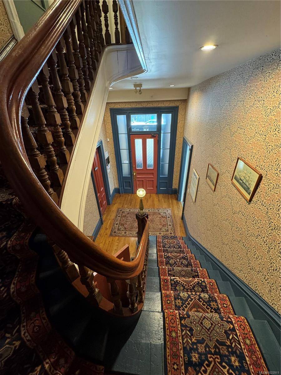 Victoria, BC V8V 3K8,1124 Fort St #201