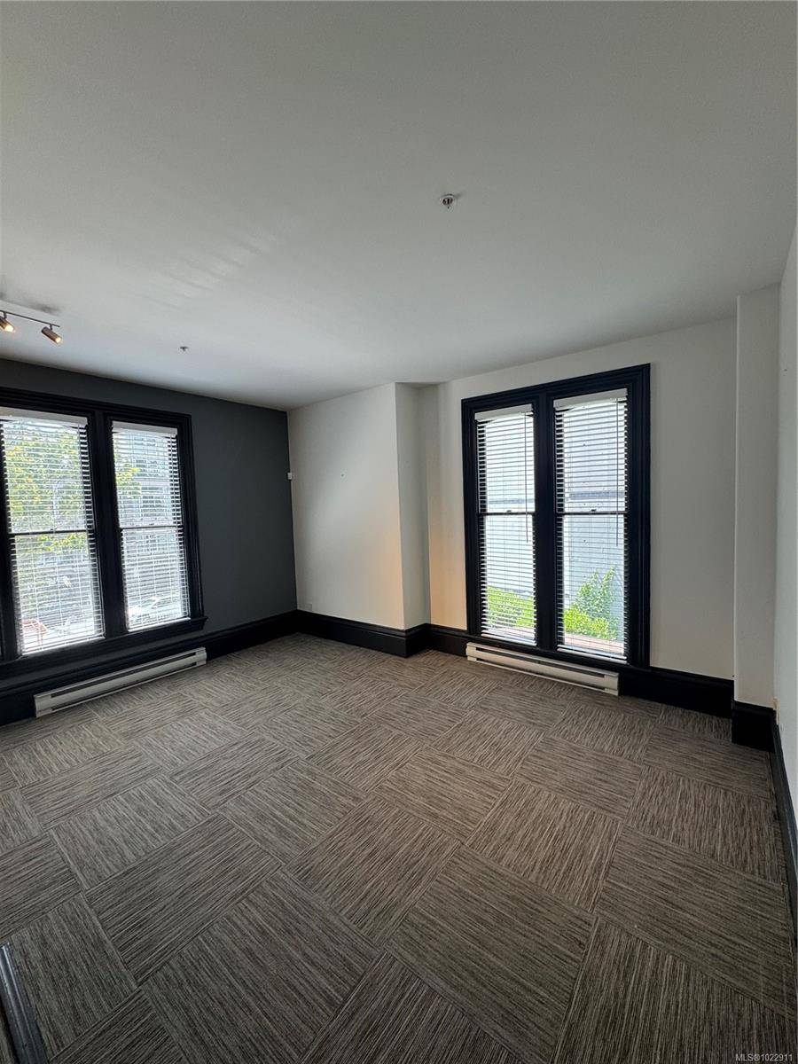 Victoria, BC V8V 3K8,1124 Fort St #201