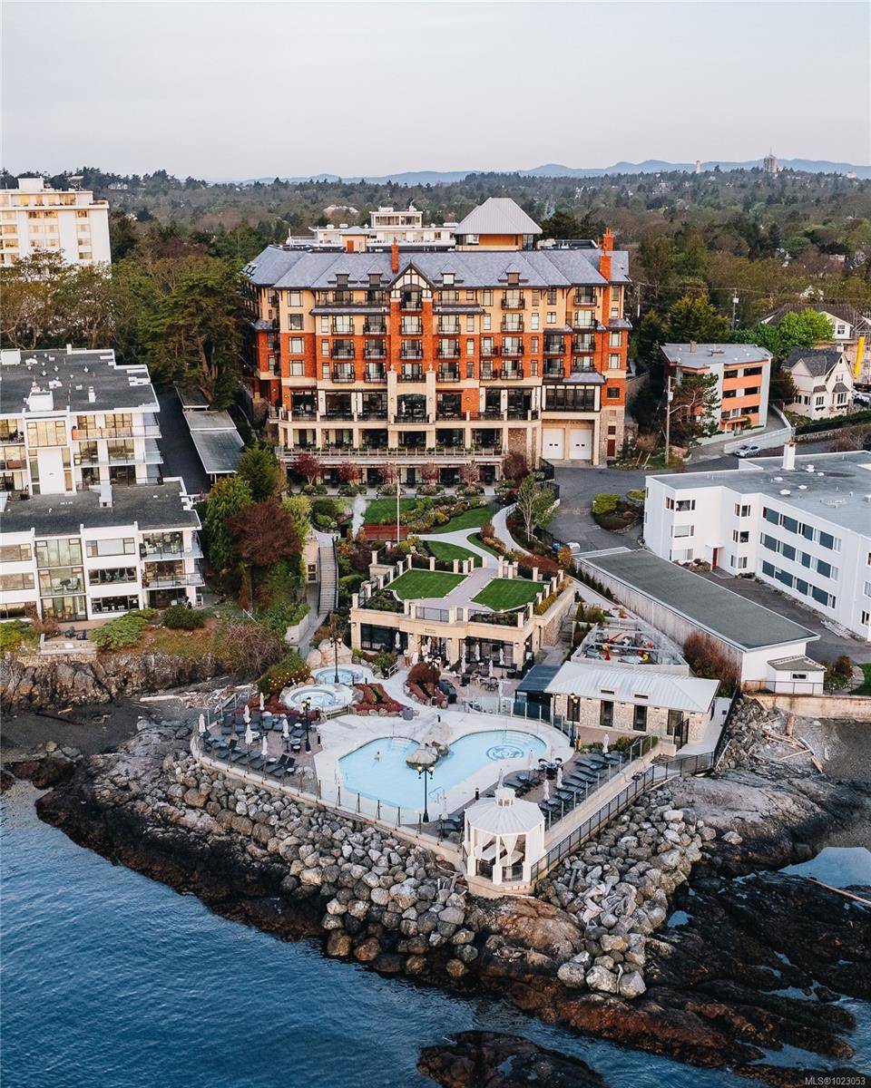 Oak Bay, BC V8S 2N2,1175 Beach Dr #505