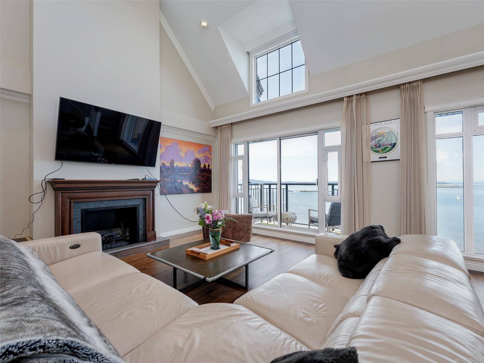 Oak Bay, BC V8S 2N2,1175 Beach Dr #505