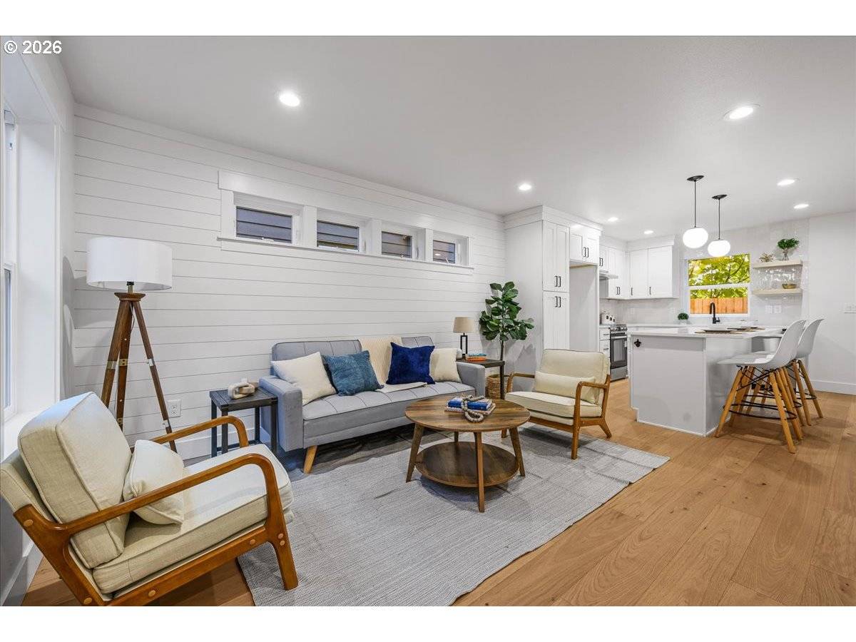 Portland, OR 97215,4234 SE YAMHILL ST #2