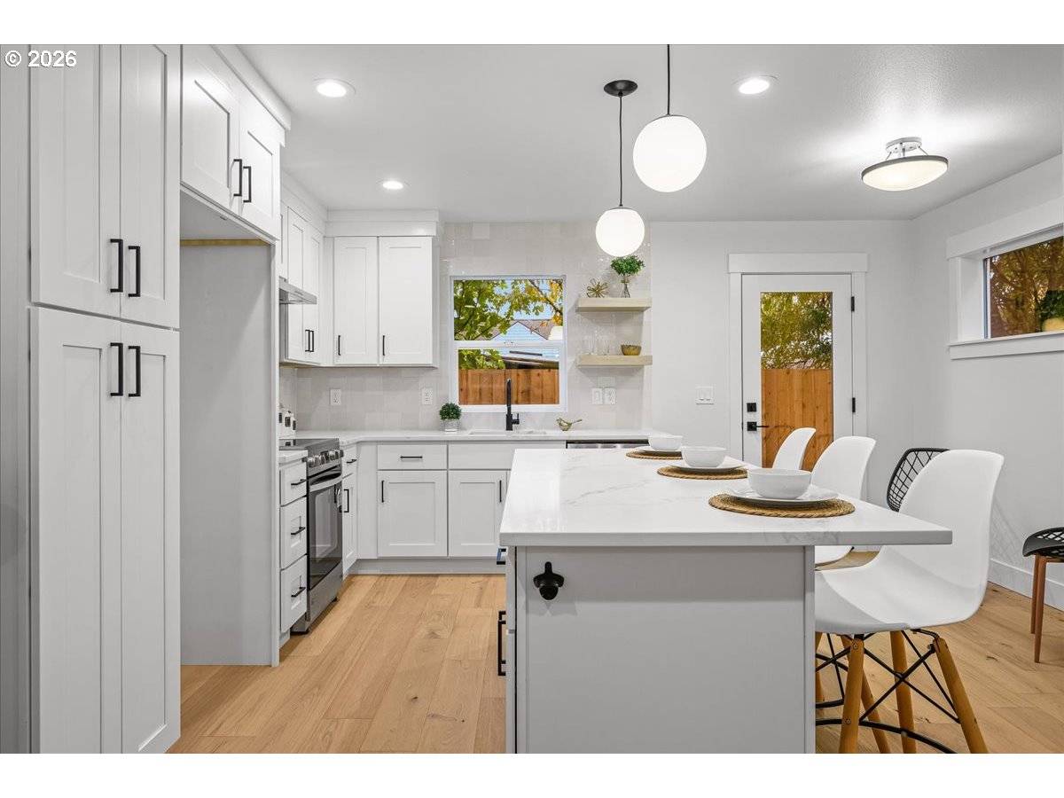 Portland, OR 97215,4234 SE YAMHILL ST #2