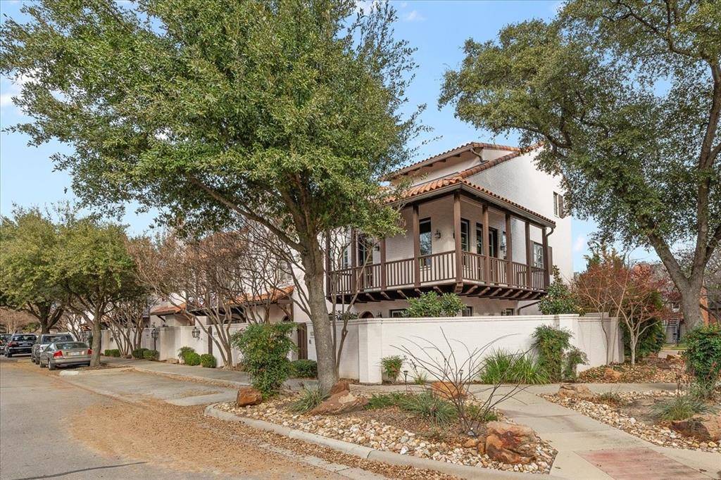 Fort Worth, TX 76107,271 Casa Blanca Avenue