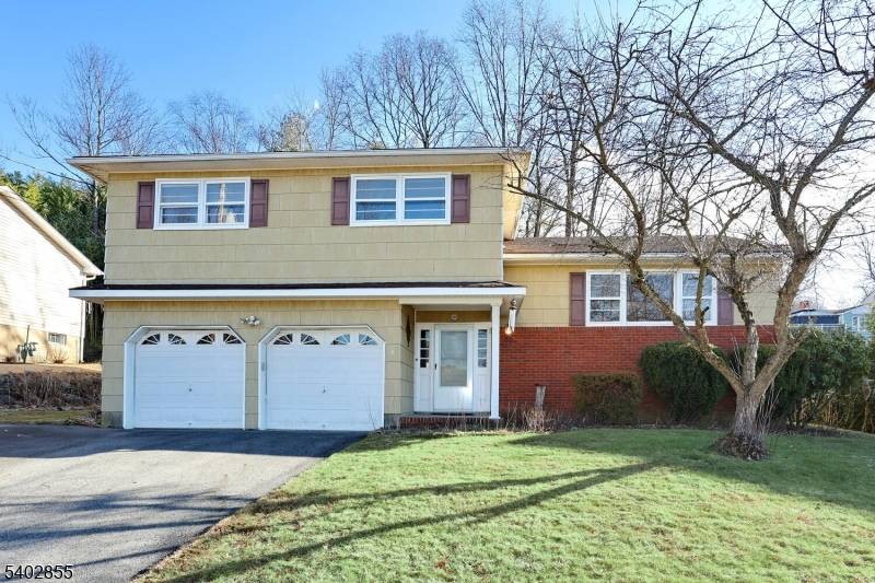 Wanaque Boro, NJ 07465,18 Schirra Dr