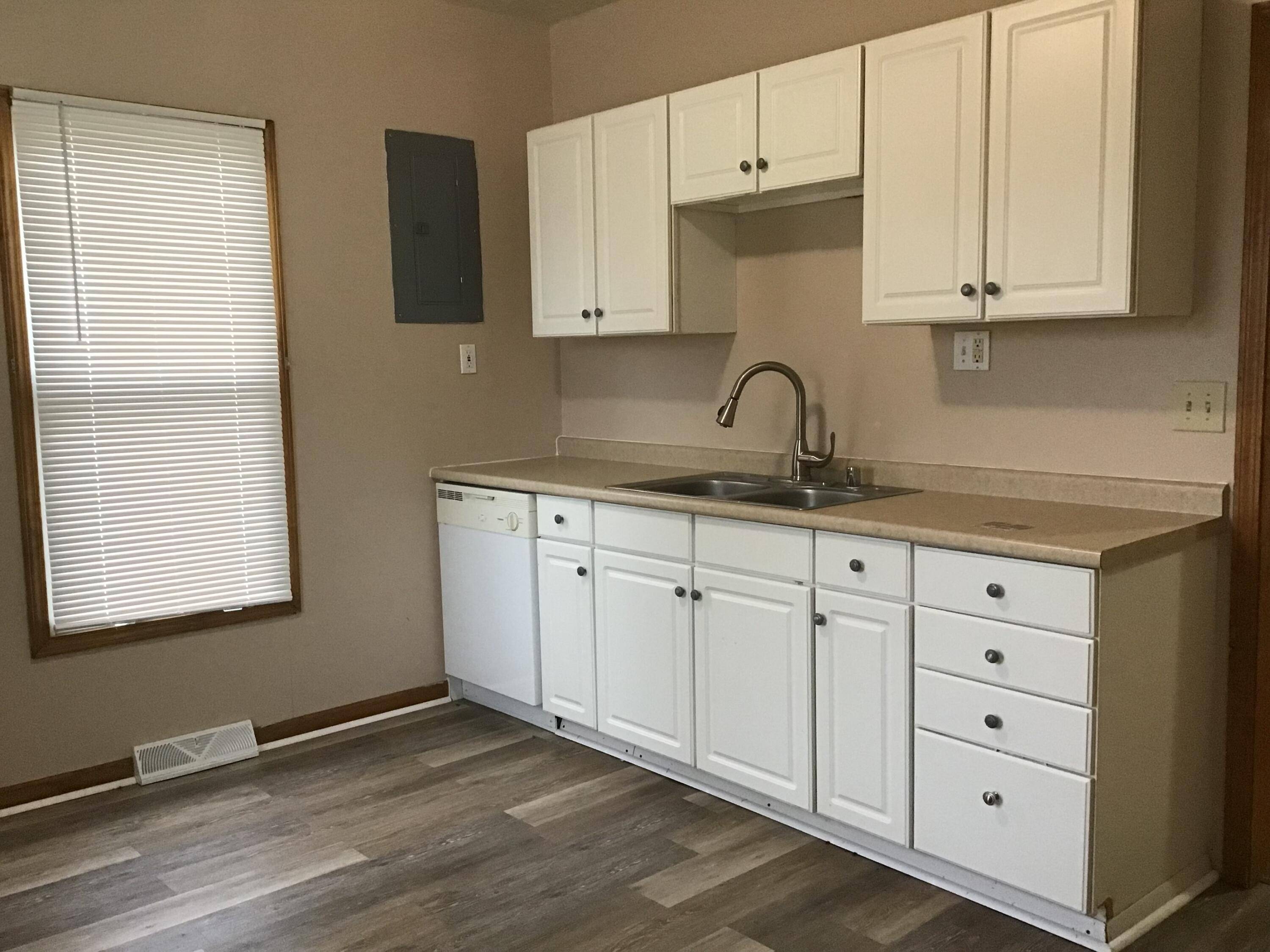 Wyandotte, MI 48192,3152 9th ST