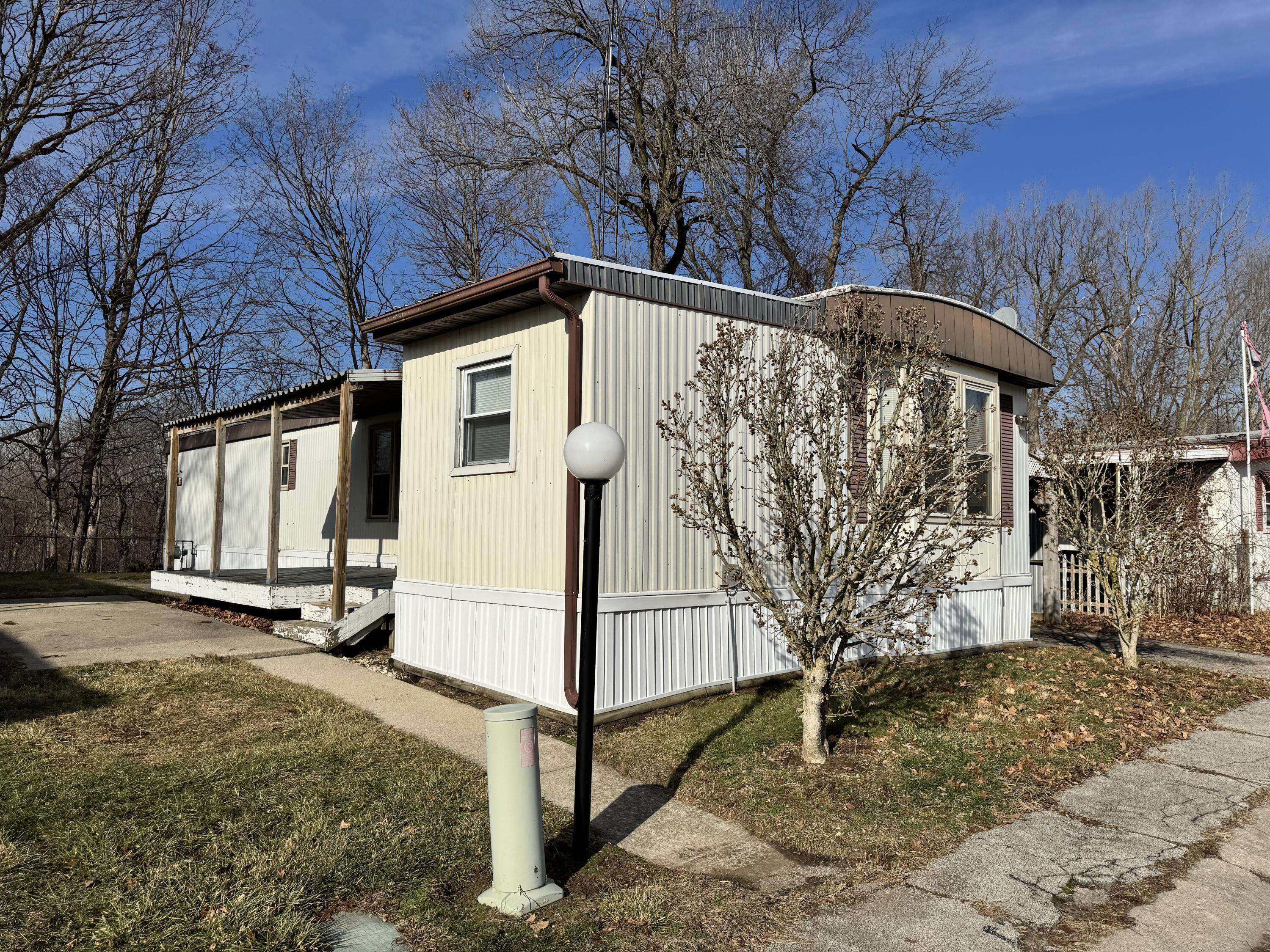 Adrian, MI 49221,1100 S Main ST #171