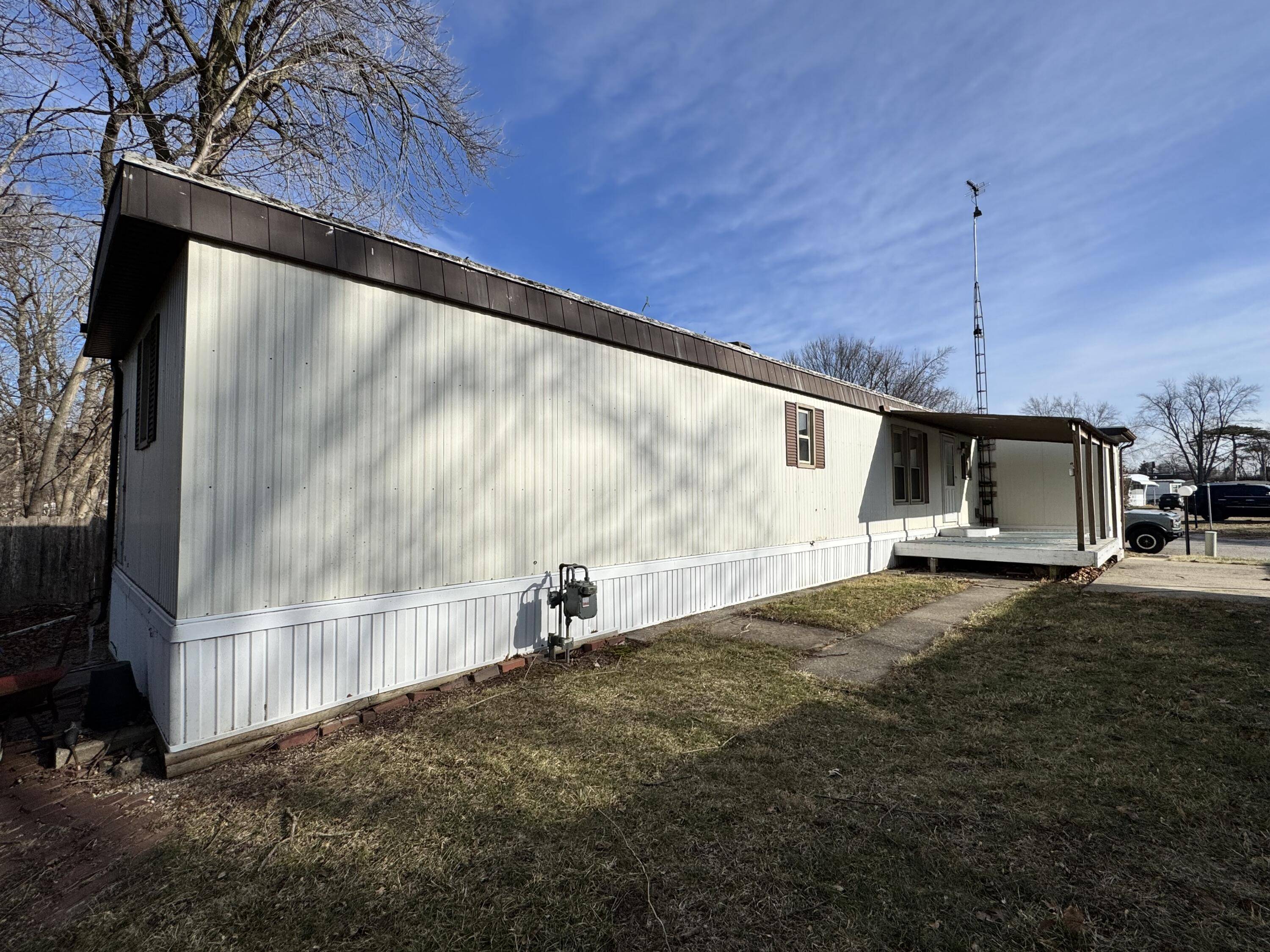 Adrian, MI 49221,1100 S Main ST #171