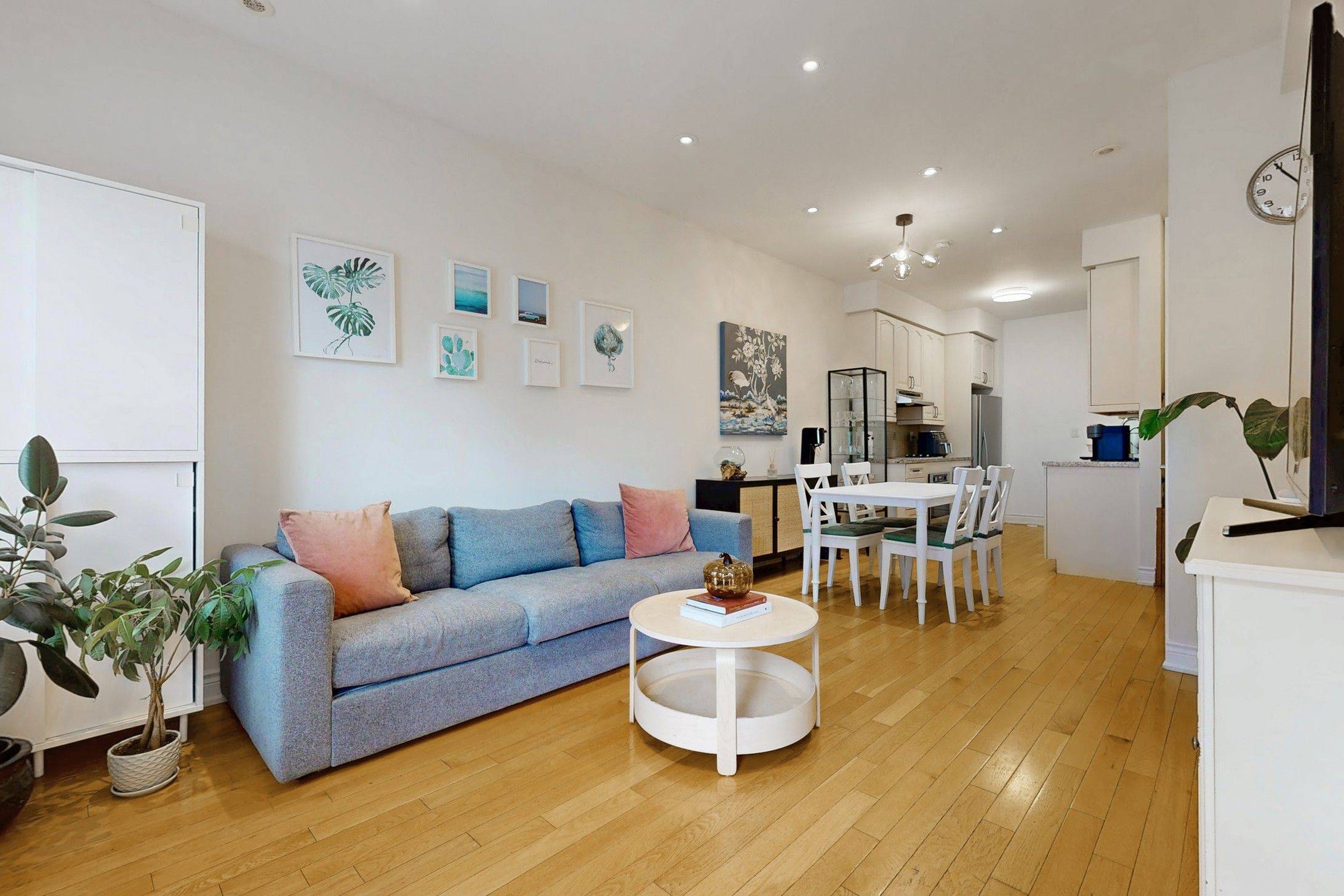 Toronto C12, ON M4N 0A4,76 Hargrave LN