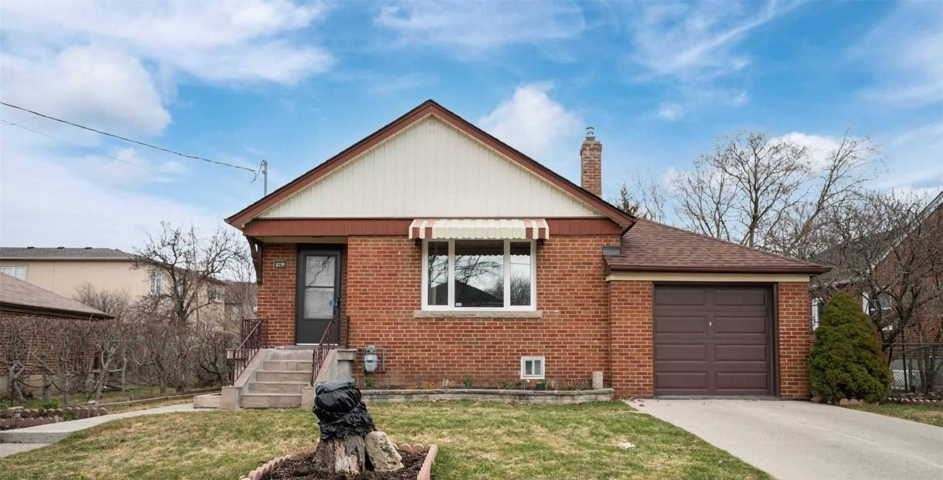 Toronto C04, ON M6A 2K4,59 Brookview DR