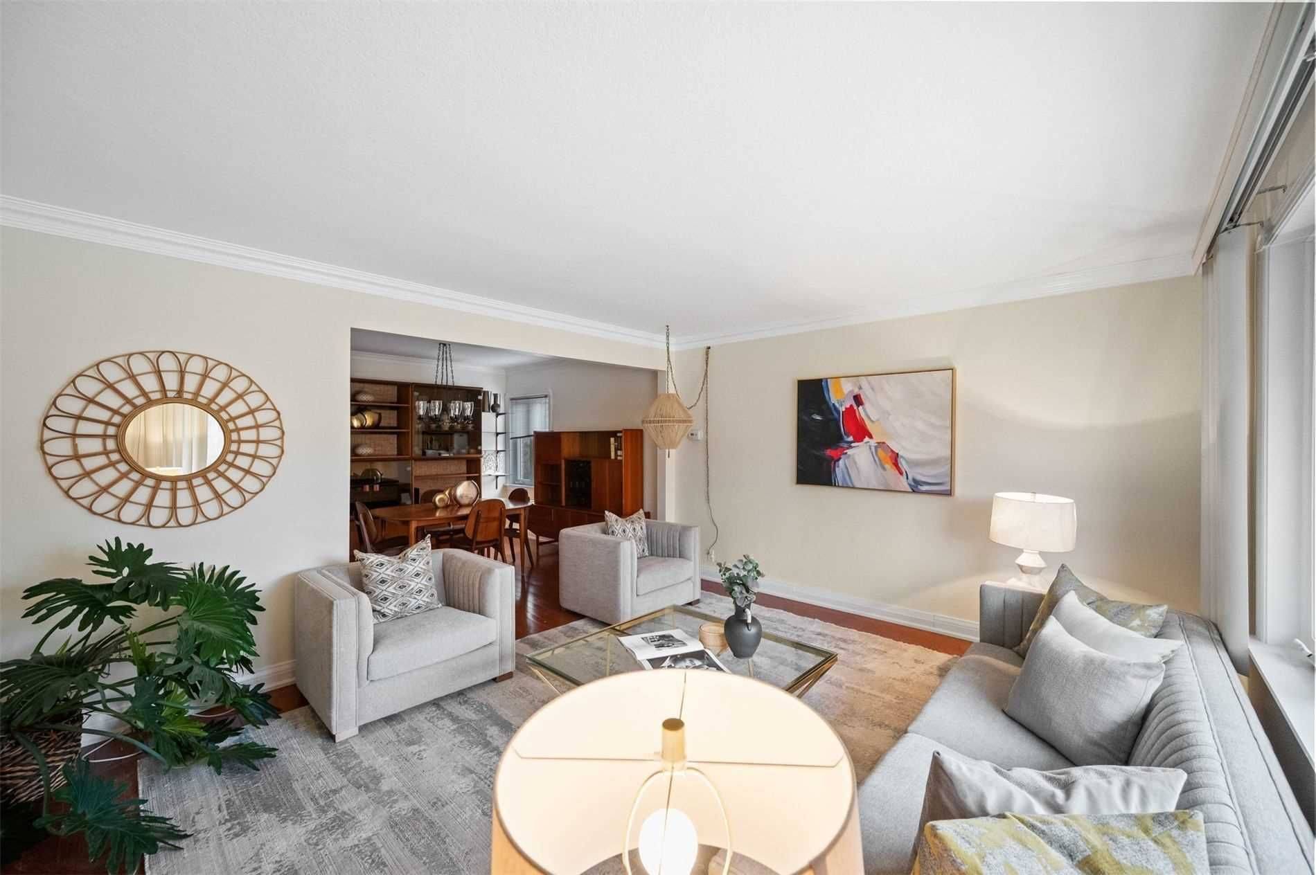 Toronto C04, ON M6A 2K4,59 Brookview DR