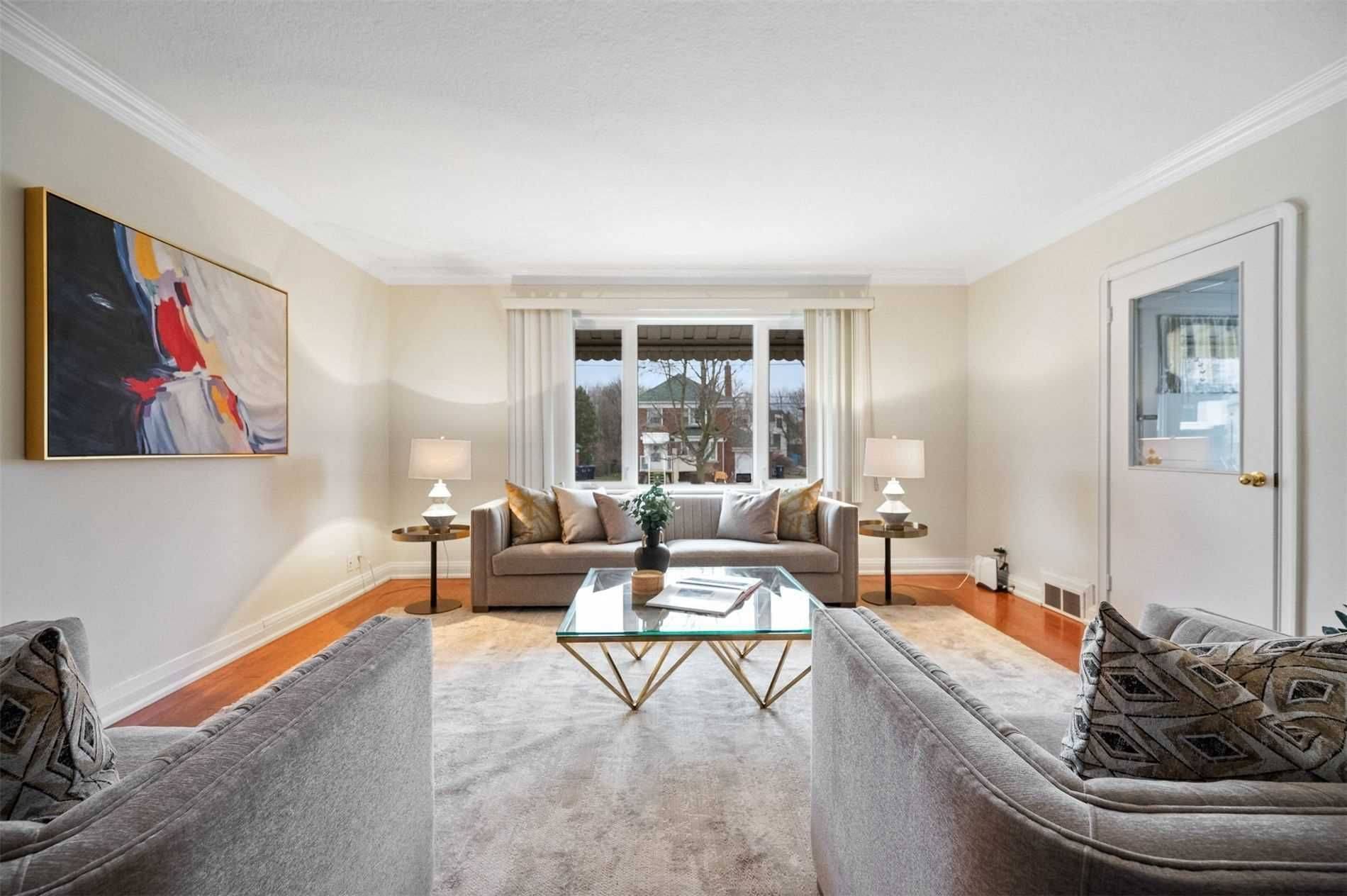 Toronto C04, ON M6A 2K4,59 Brookview DR