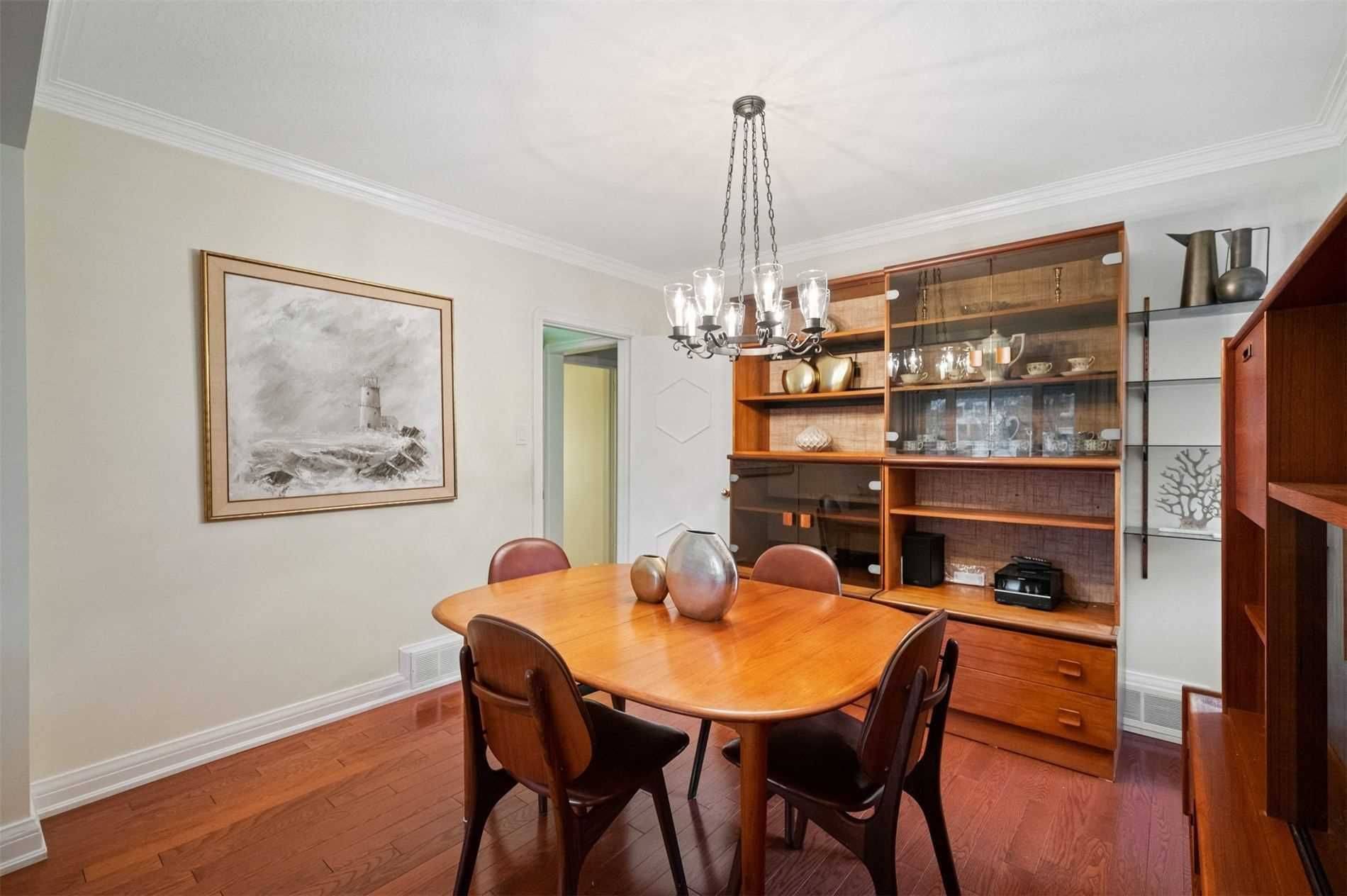 Toronto C04, ON M6A 2K4,59 Brookview DR