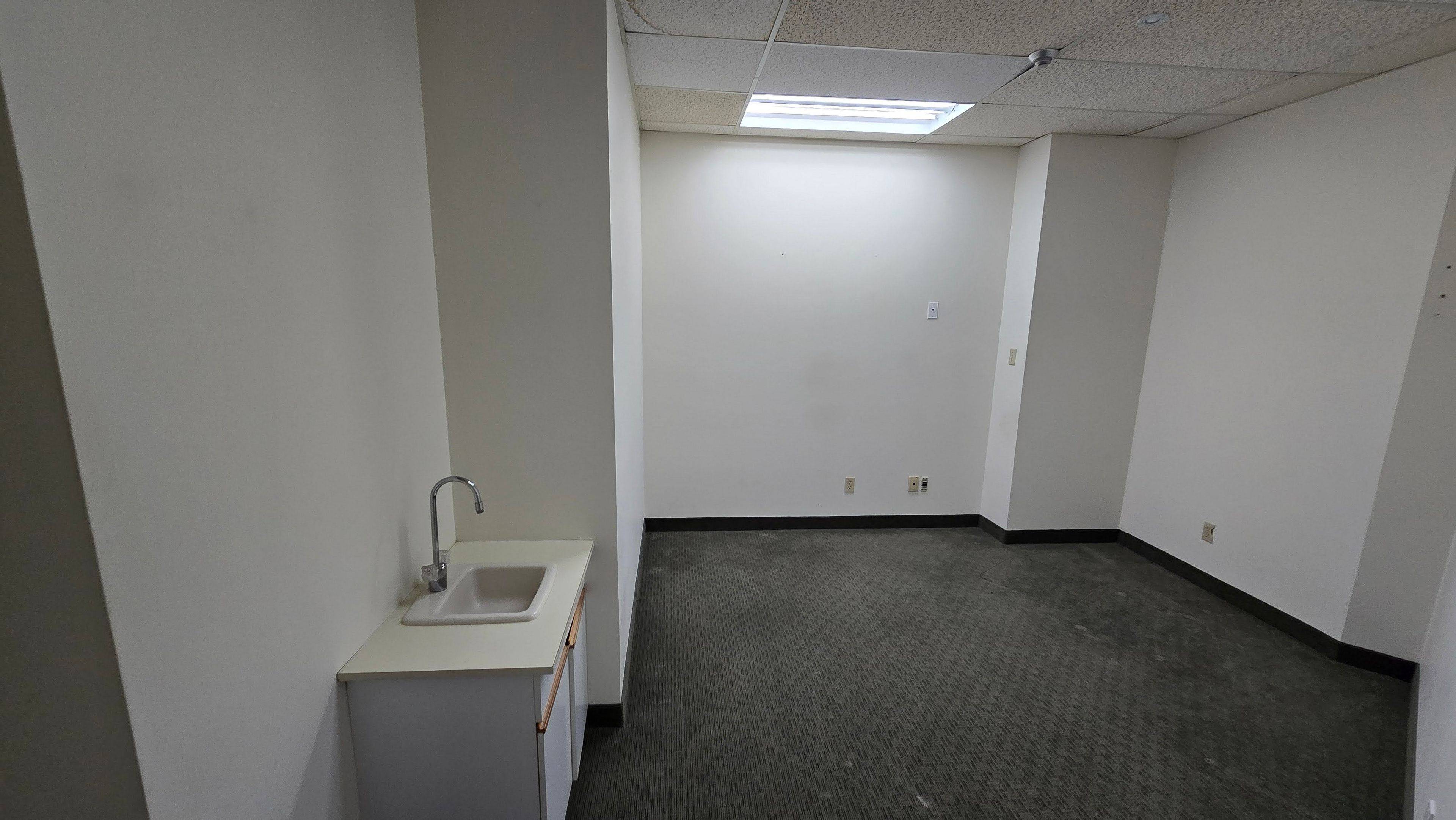 Toronto E05, ON M1T 1V5,2201 Warden AVE #102