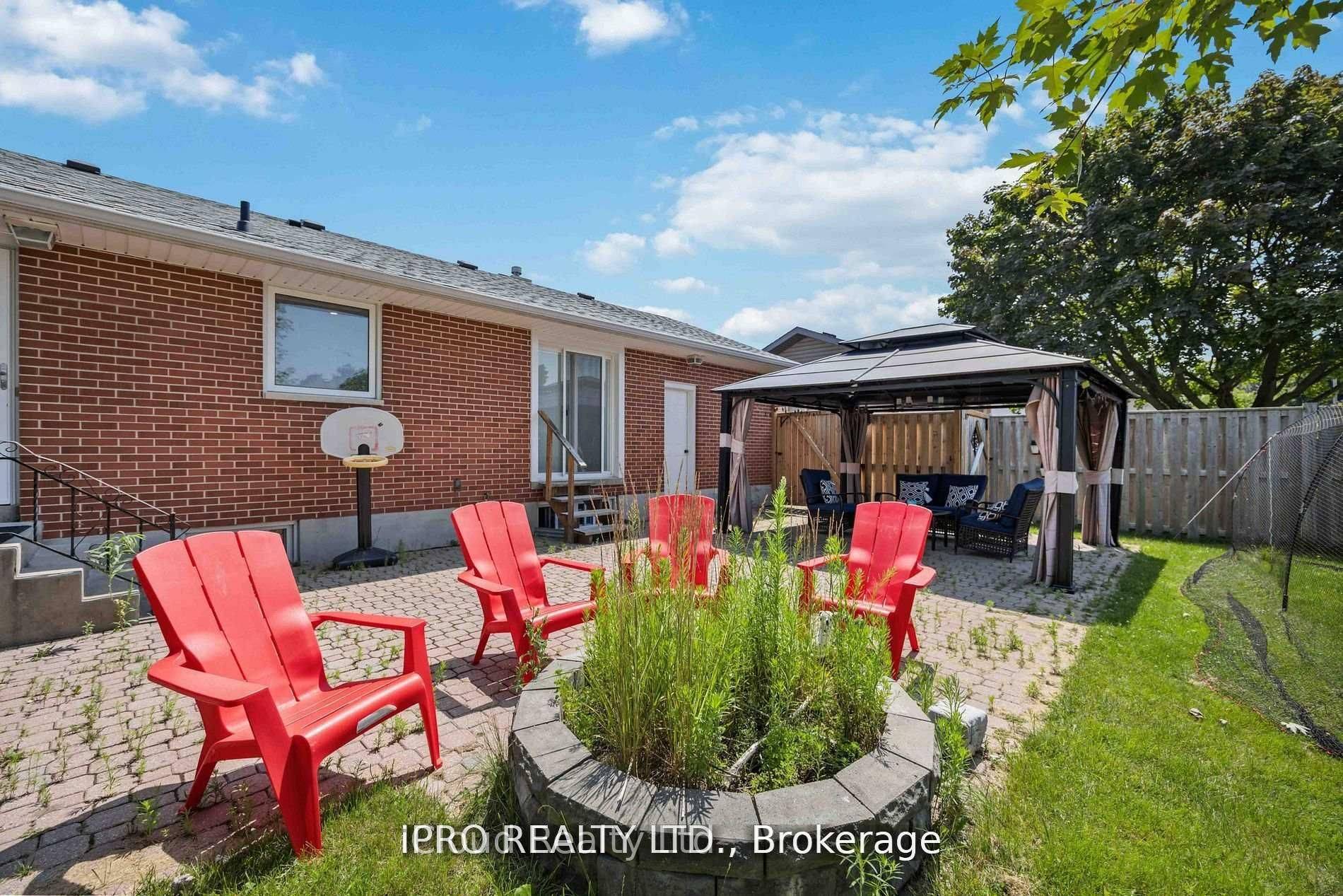 Oshawa, ON L1J 5B7,736 Westdale ST