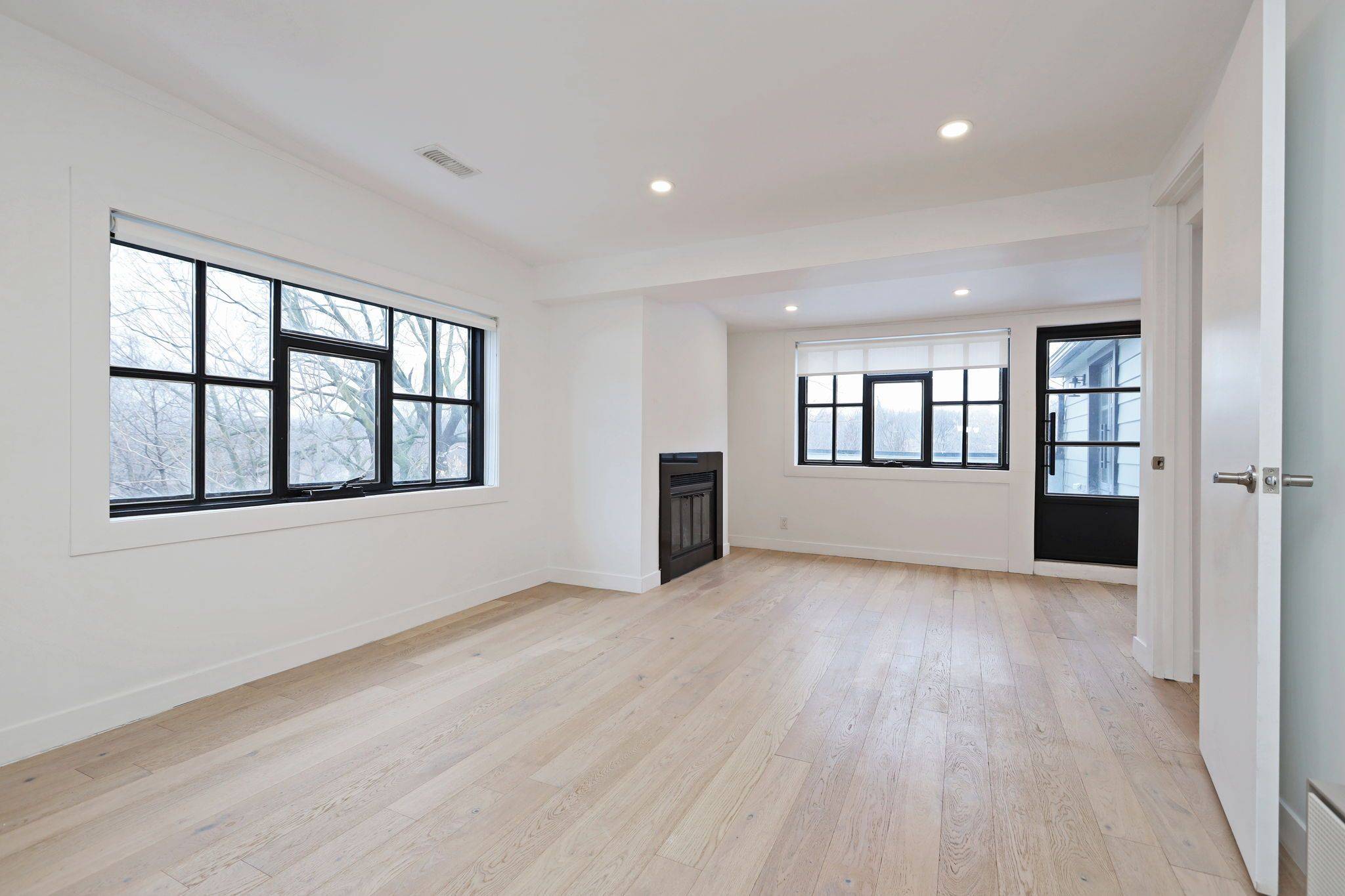 Toronto E02, ON M4L 1V3,462 Kingston RD #1