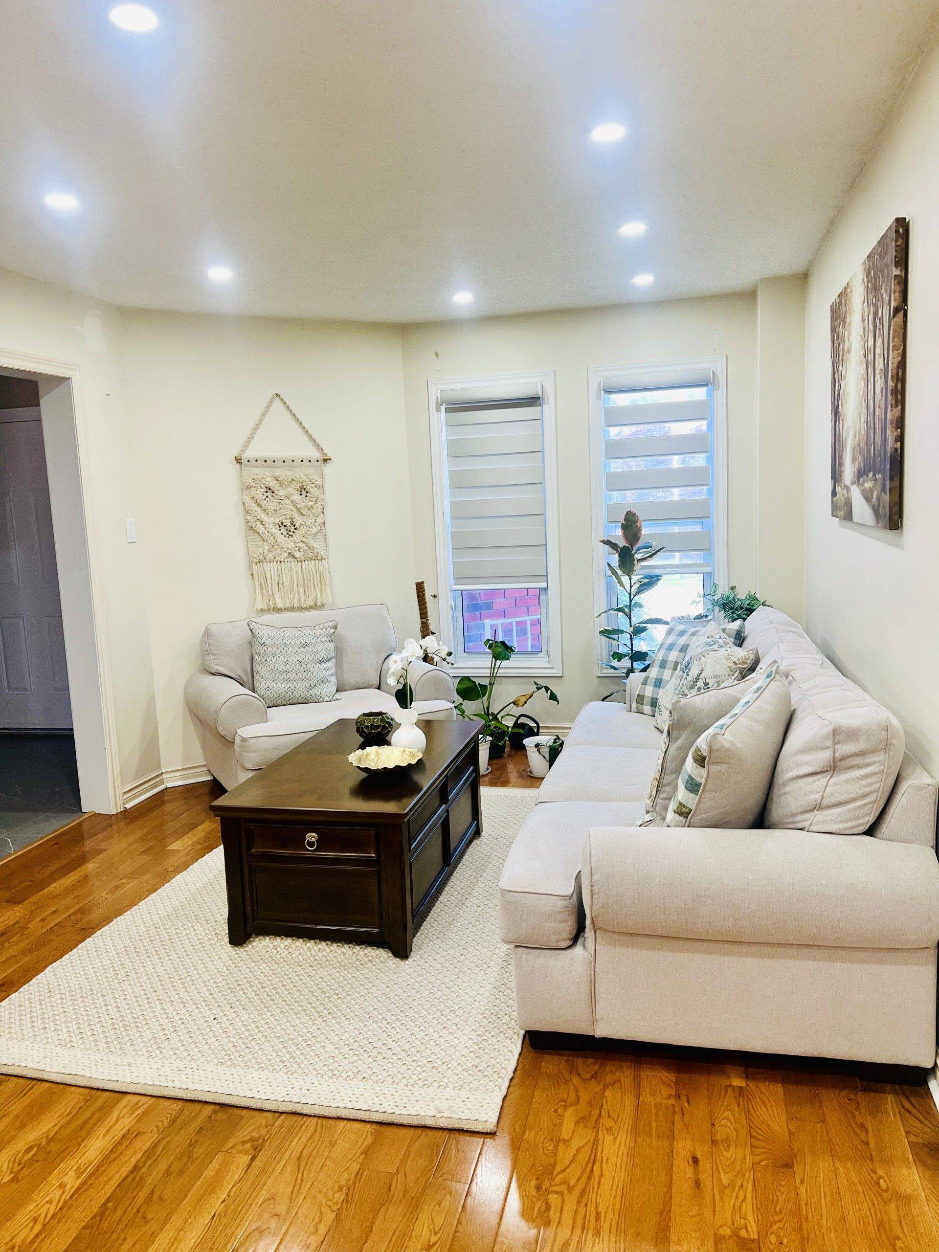 Whitby, ON L1R 1Y4,2 Sable CRES