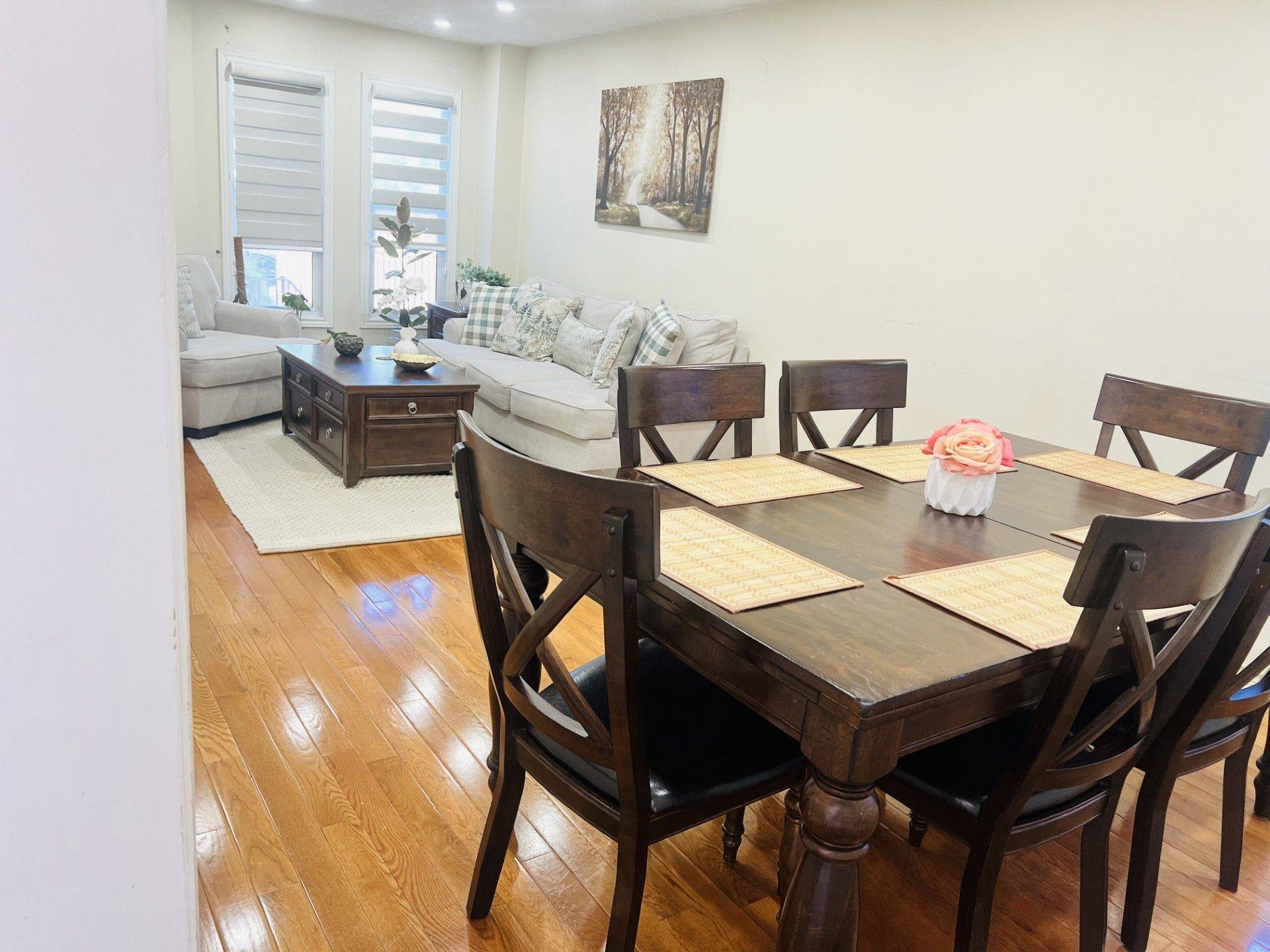 Whitby, ON L1R 1Y4,2 Sable CRES