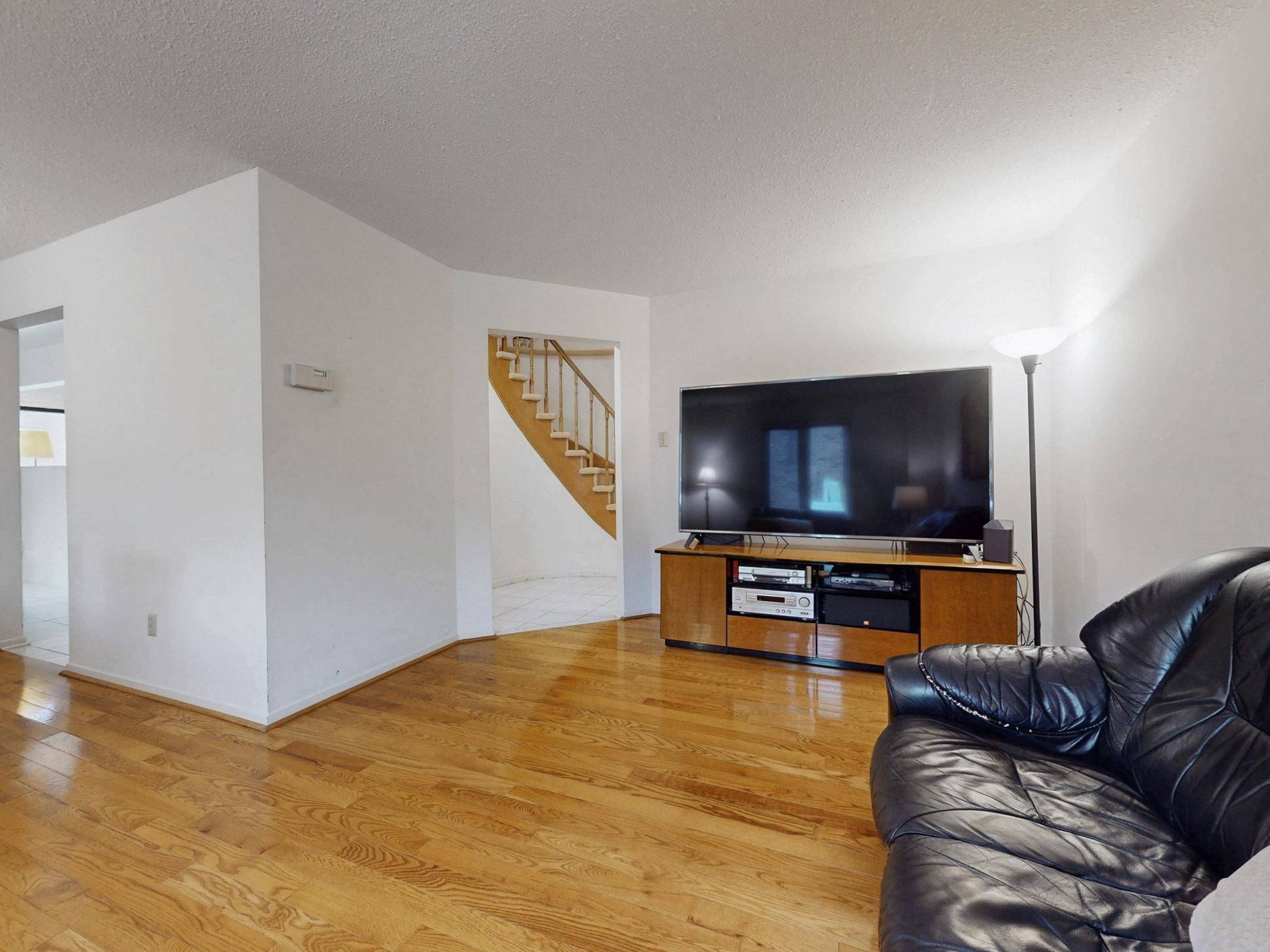 Toronto E05, ON M1V 3K6,4 Treerun AVE