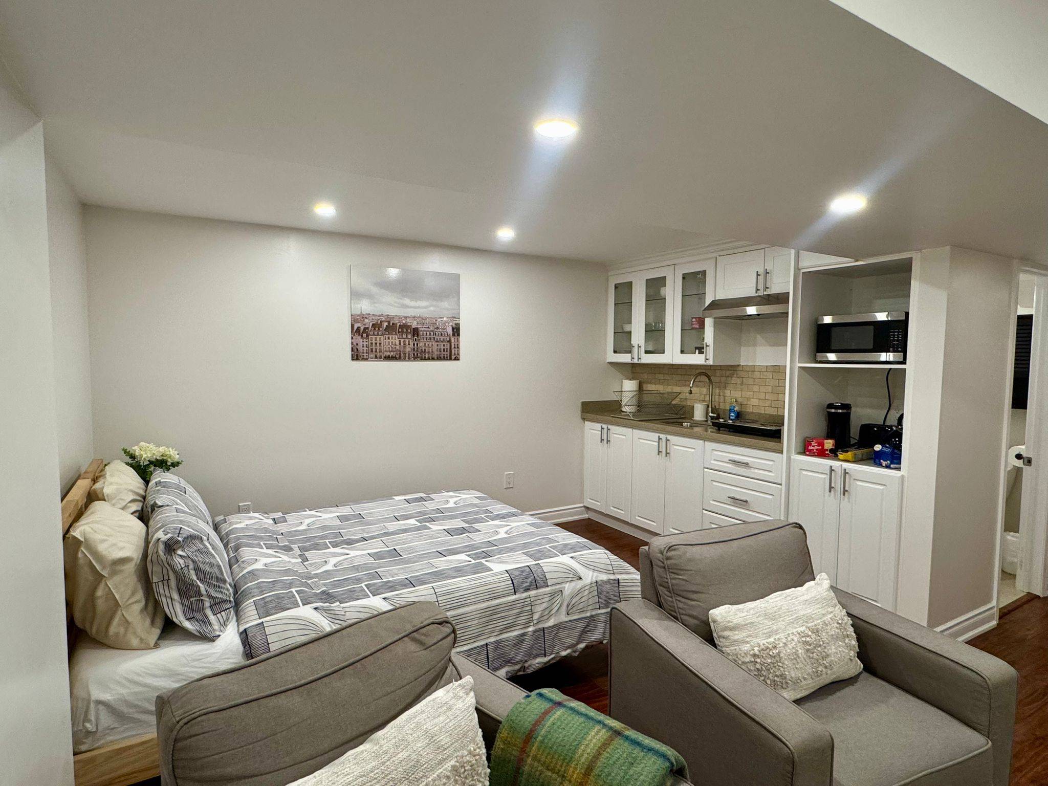 Richmond Hill, ON L4E 0T3,62 Lowther AVE #Basement( Bachelor )