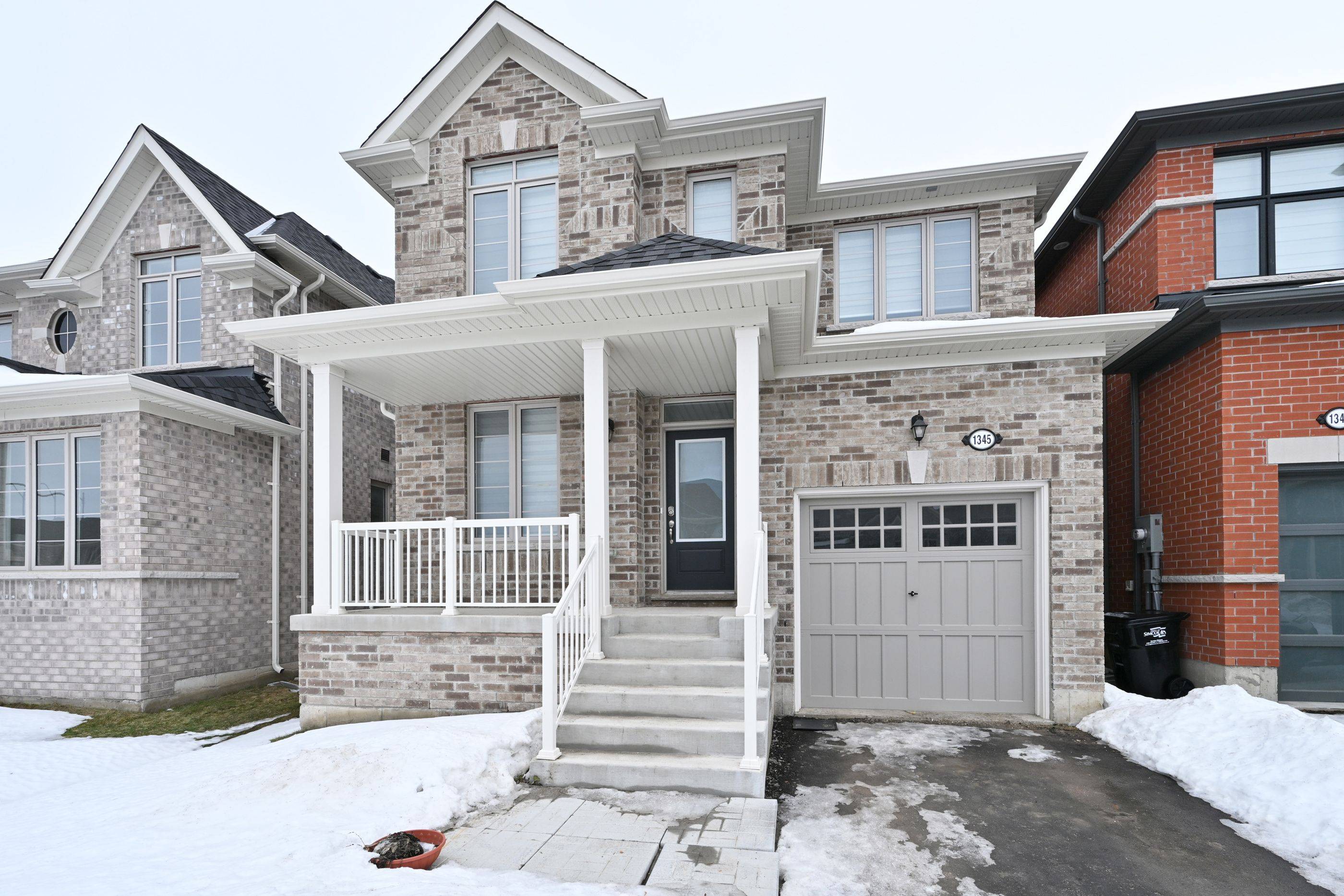 Innisfil, ON L0L 0B1,1345 Davis LOOP