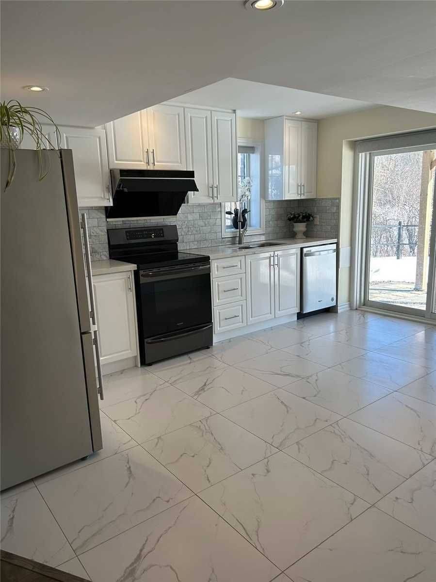 Aurora, ON L4G 0V4,49 Roy Harper AVE #basement