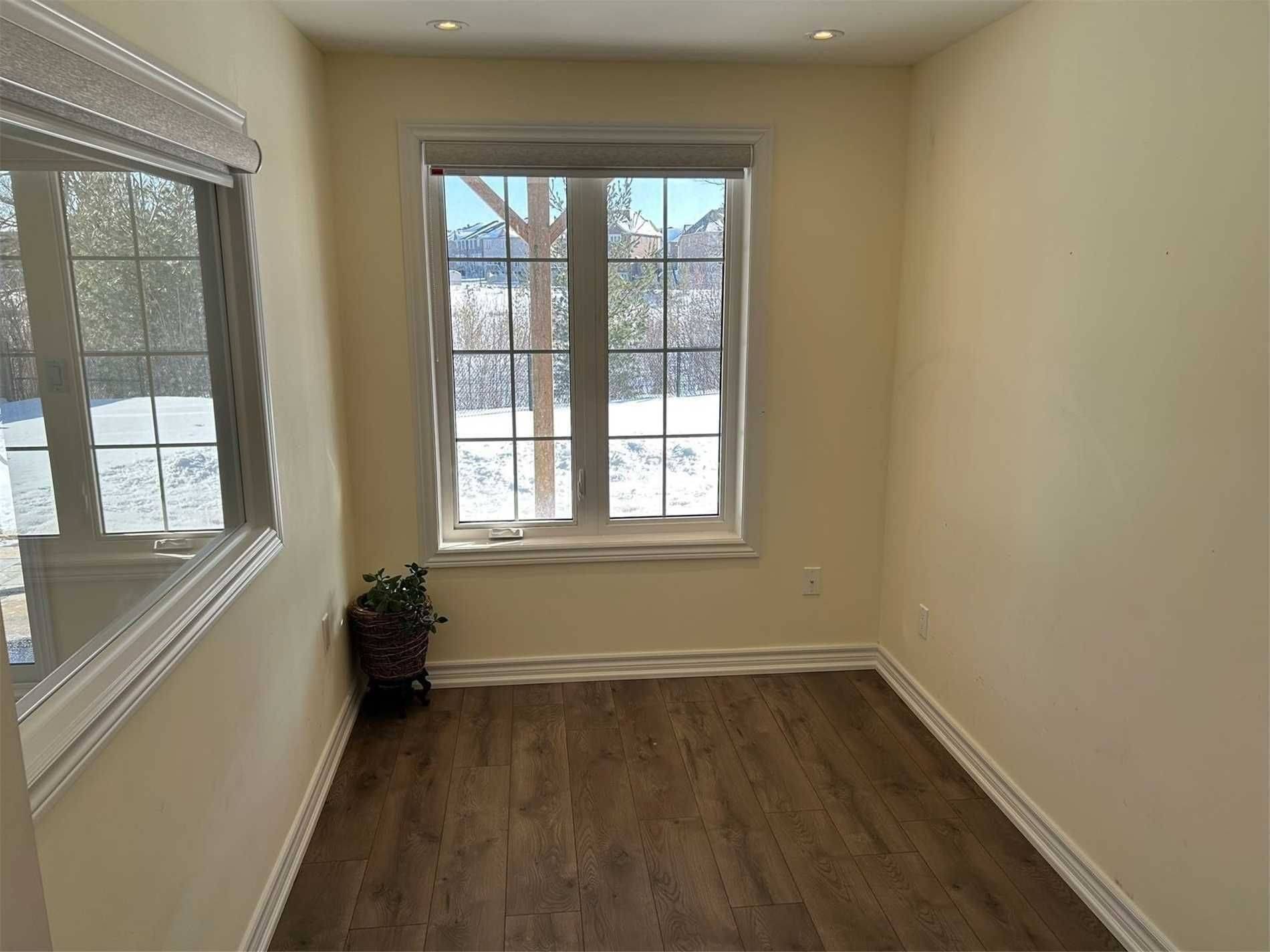 Aurora, ON L4G 0V4,49 Roy Harper AVE #basement