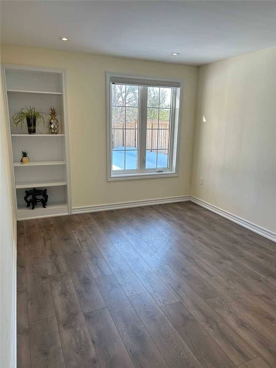 Aurora, ON L4G 0V4,49 Roy Harper AVE #basement