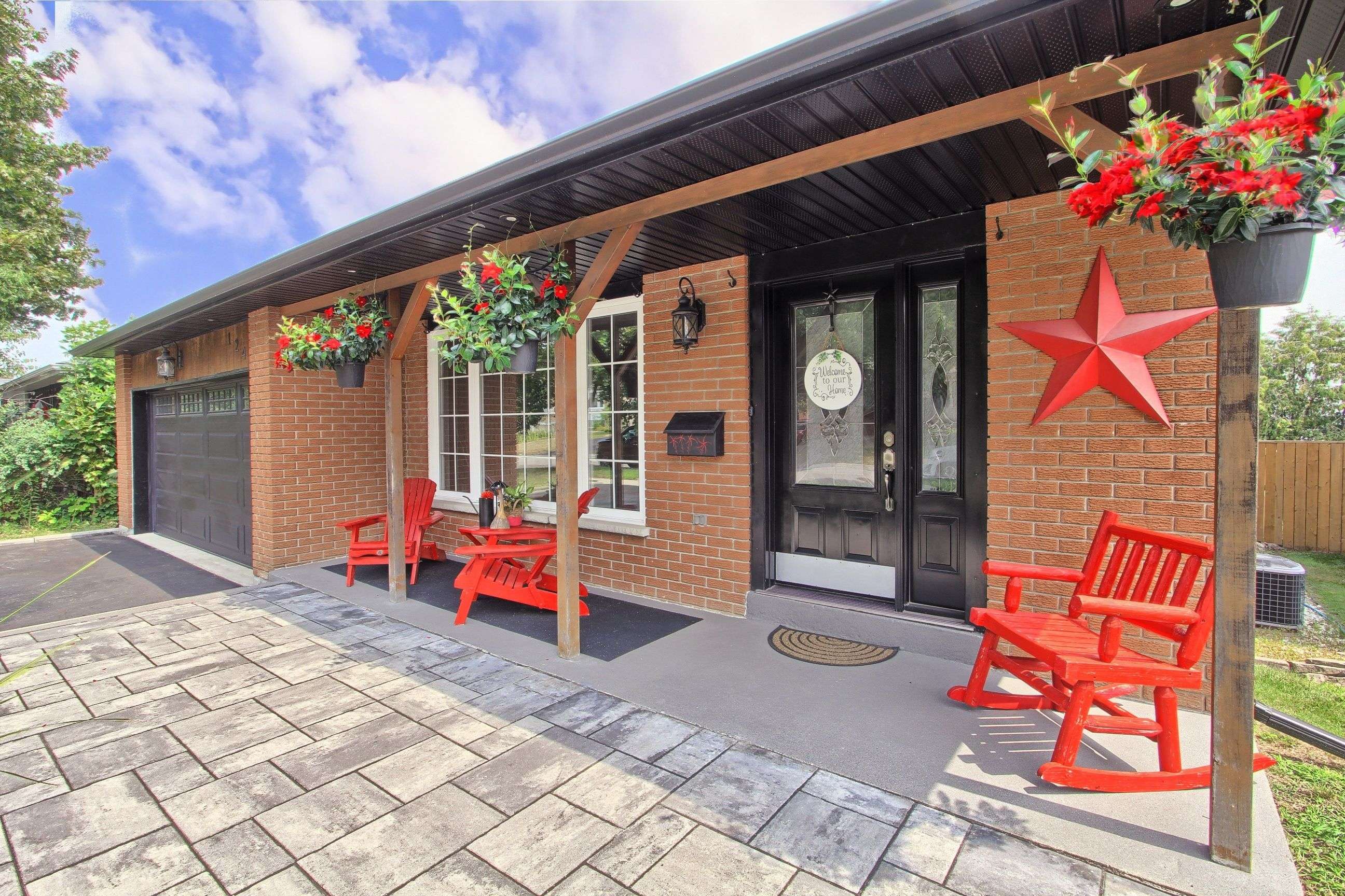 Bradford West Gwillimbury, ON L3Z 1A9,124 Lee AVE