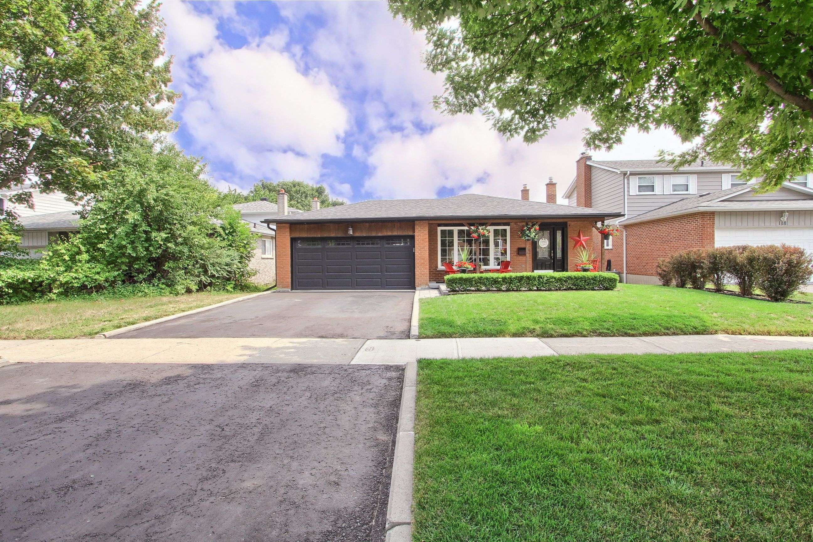 Bradford West Gwillimbury, ON L3Z 1A9,124 Lee AVE