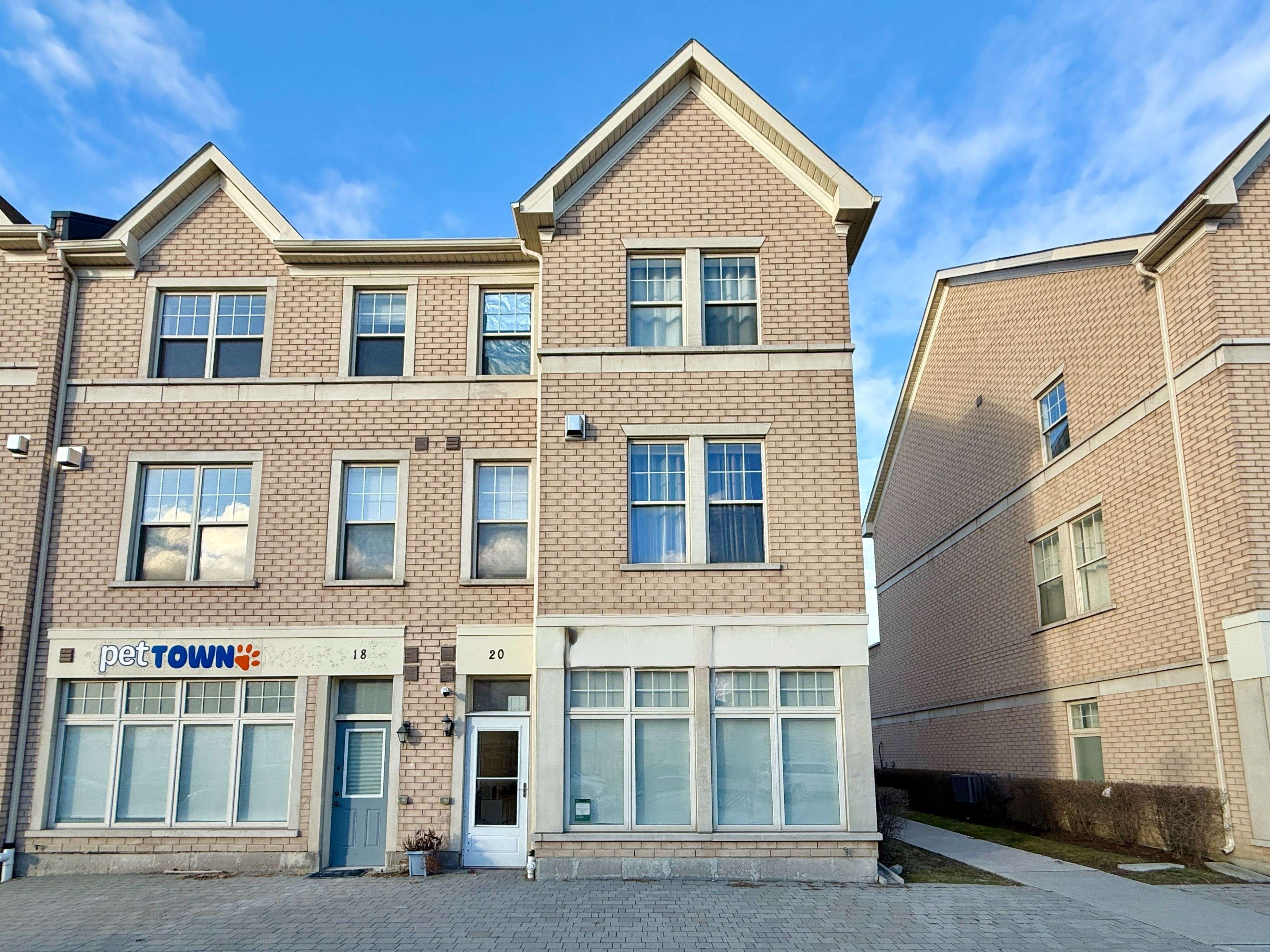 Markham, ON L6C 0P2,20 Cathedral High ST #Ground