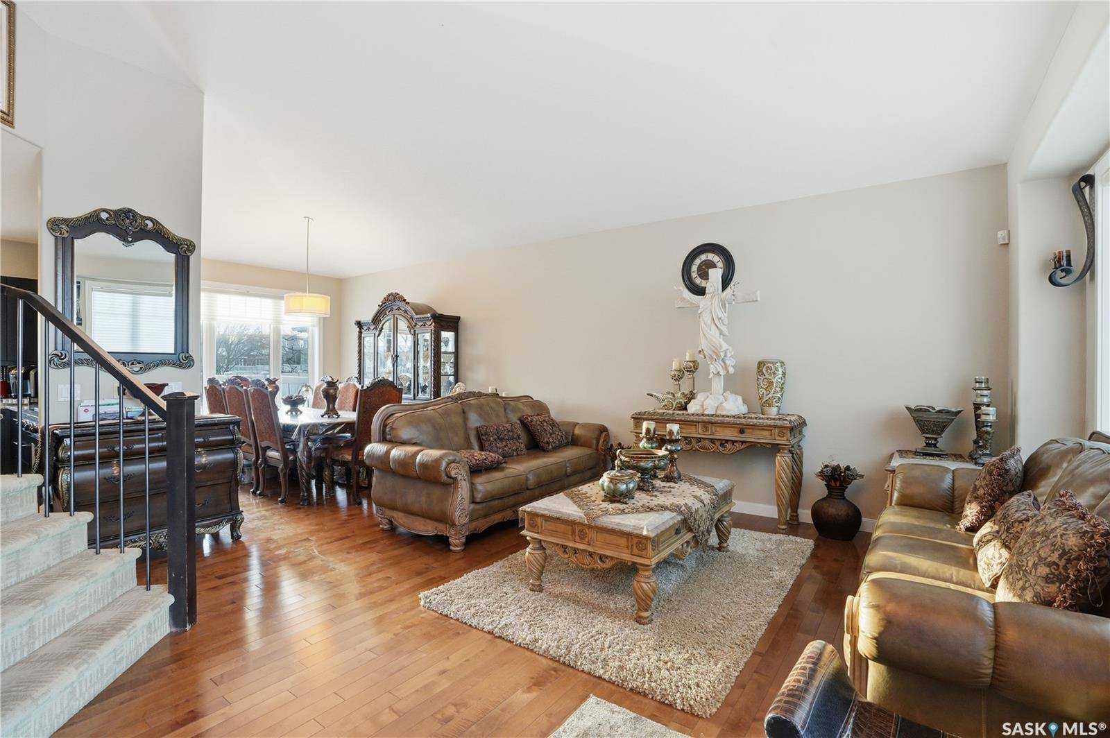 Saskatoon, SK S7V 1K6,215 BEECHWOOD CRESCENT