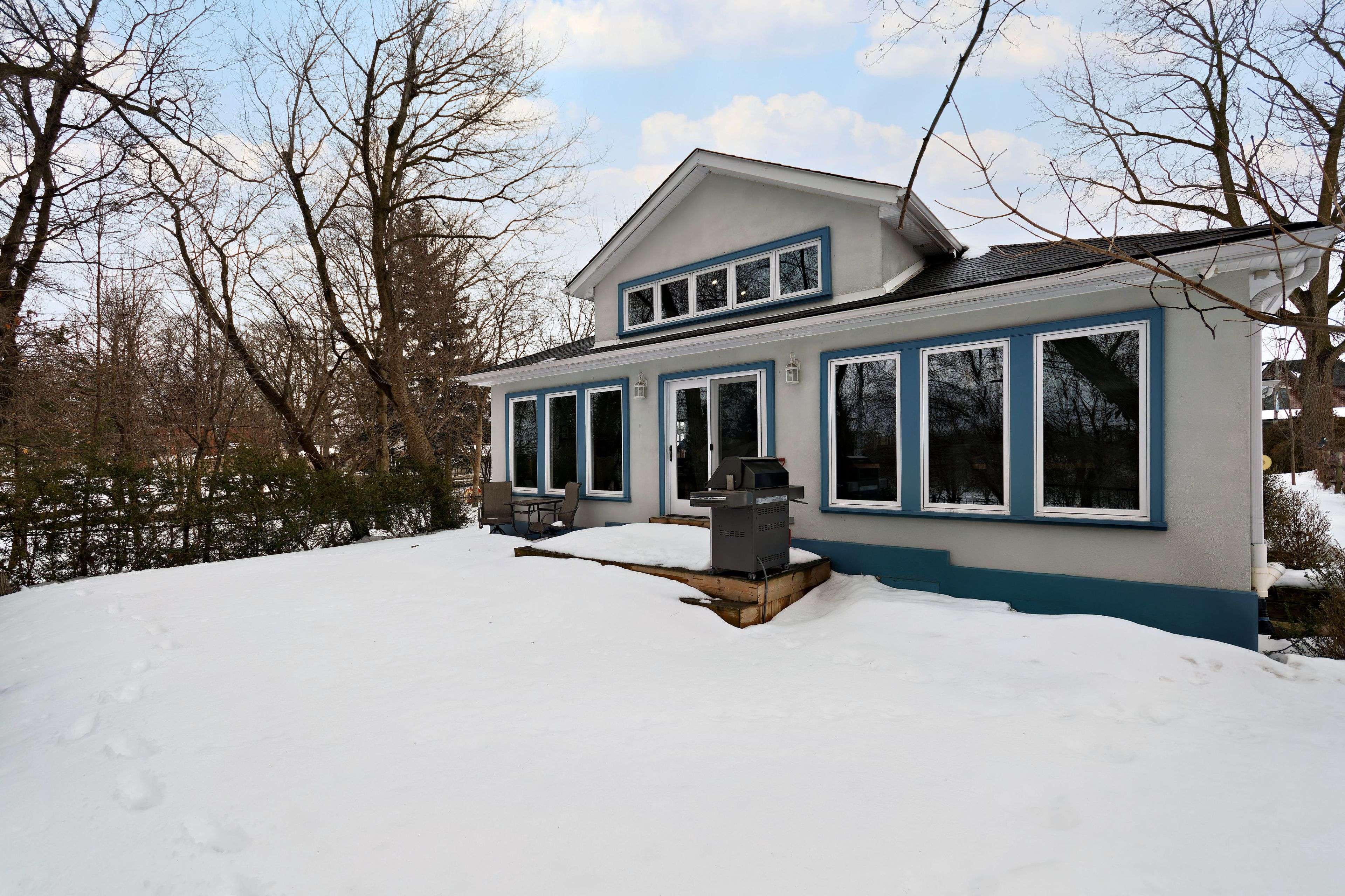 Mississauga, ON L5M 1L9,307B Queen ST S