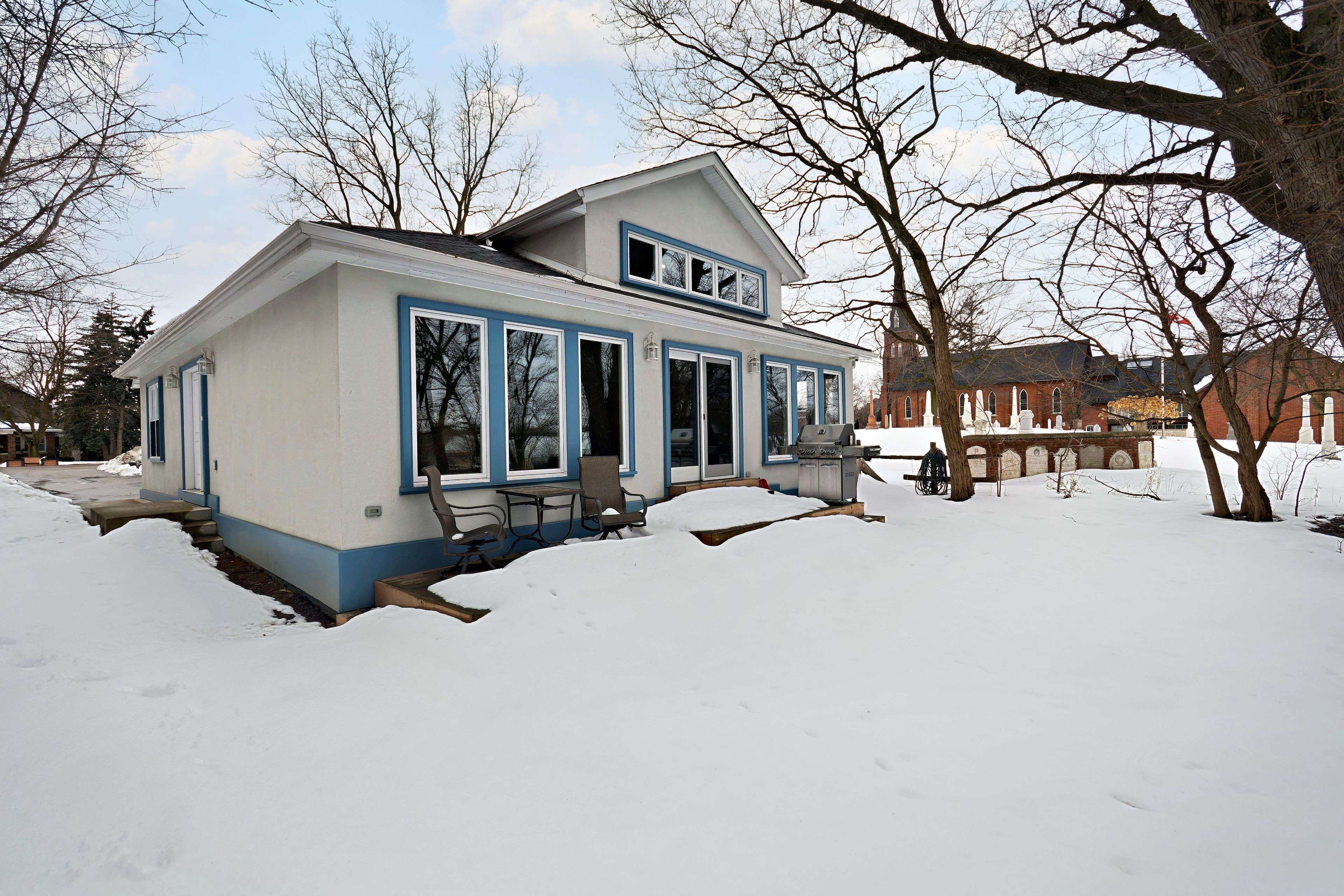 Mississauga, ON L5M 1L9,307B Queen ST S