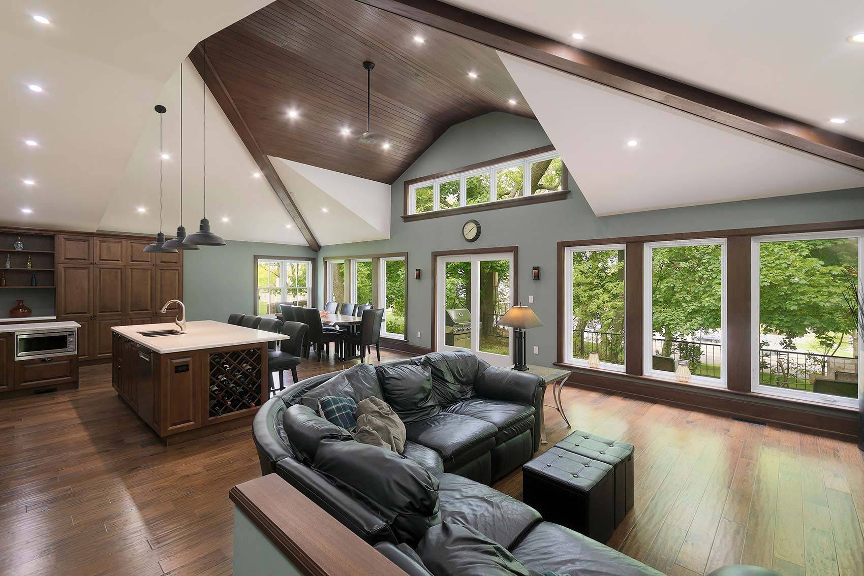 Mississauga, ON L5M 1L9,307B Queen ST S