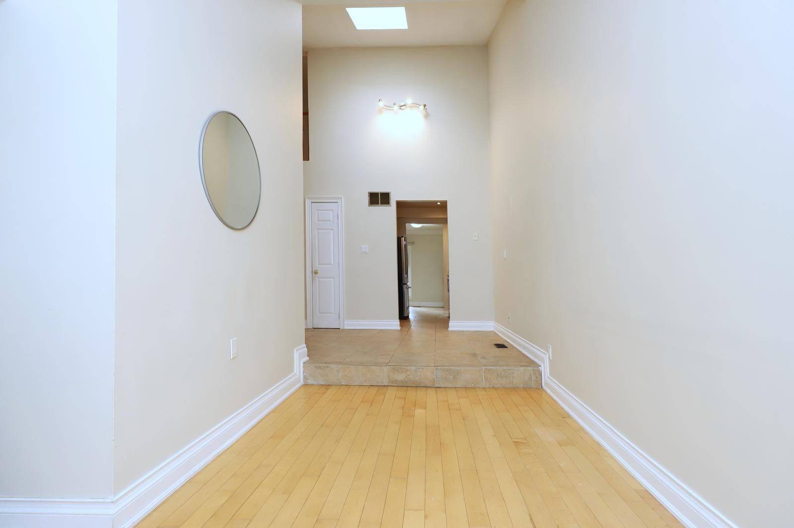 Mississauga, ON L5C 3A7,1021 Cedarglen Gate #16