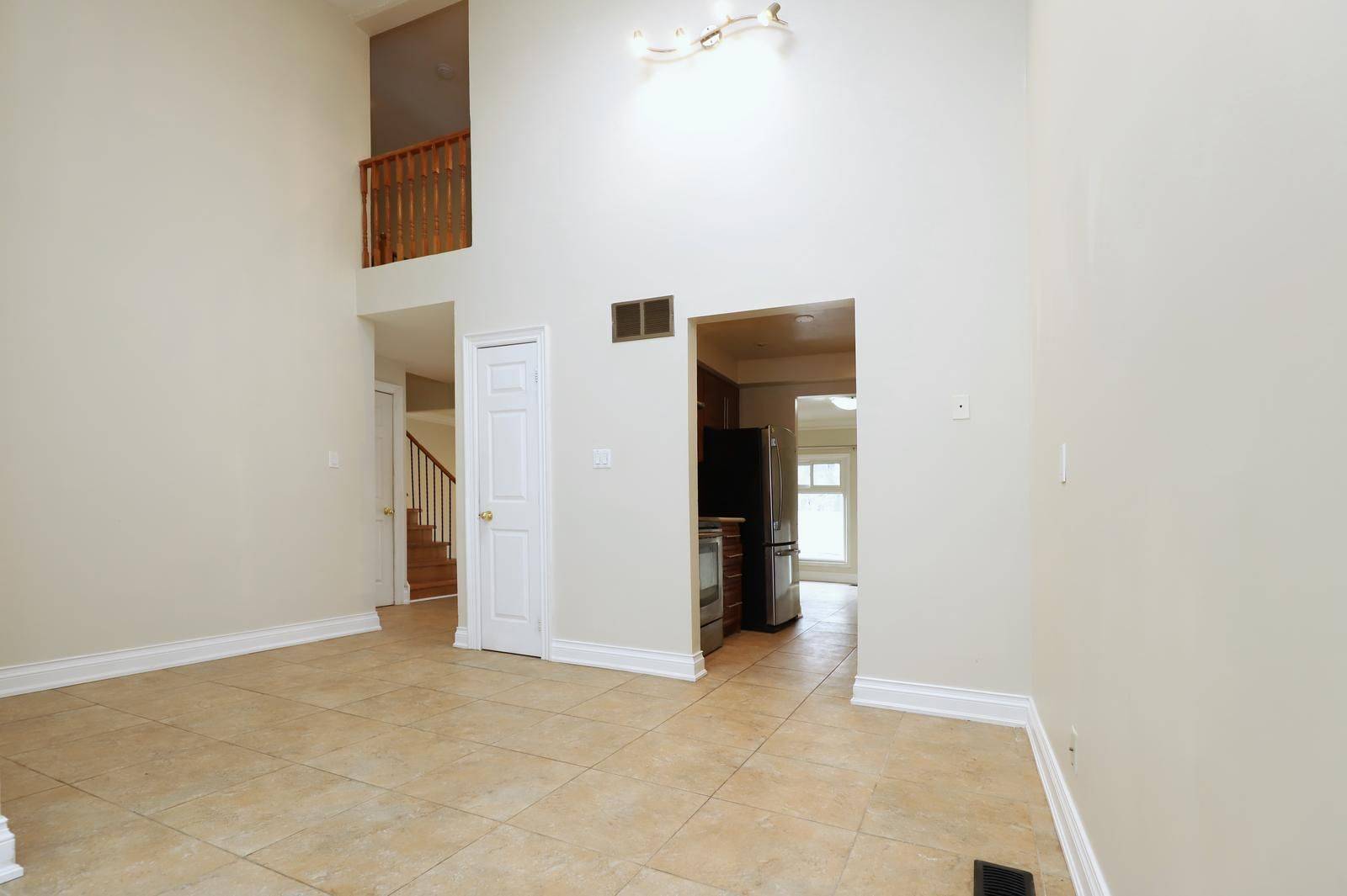 Mississauga, ON L5C 3A7,1021 Cedarglen Gate #16