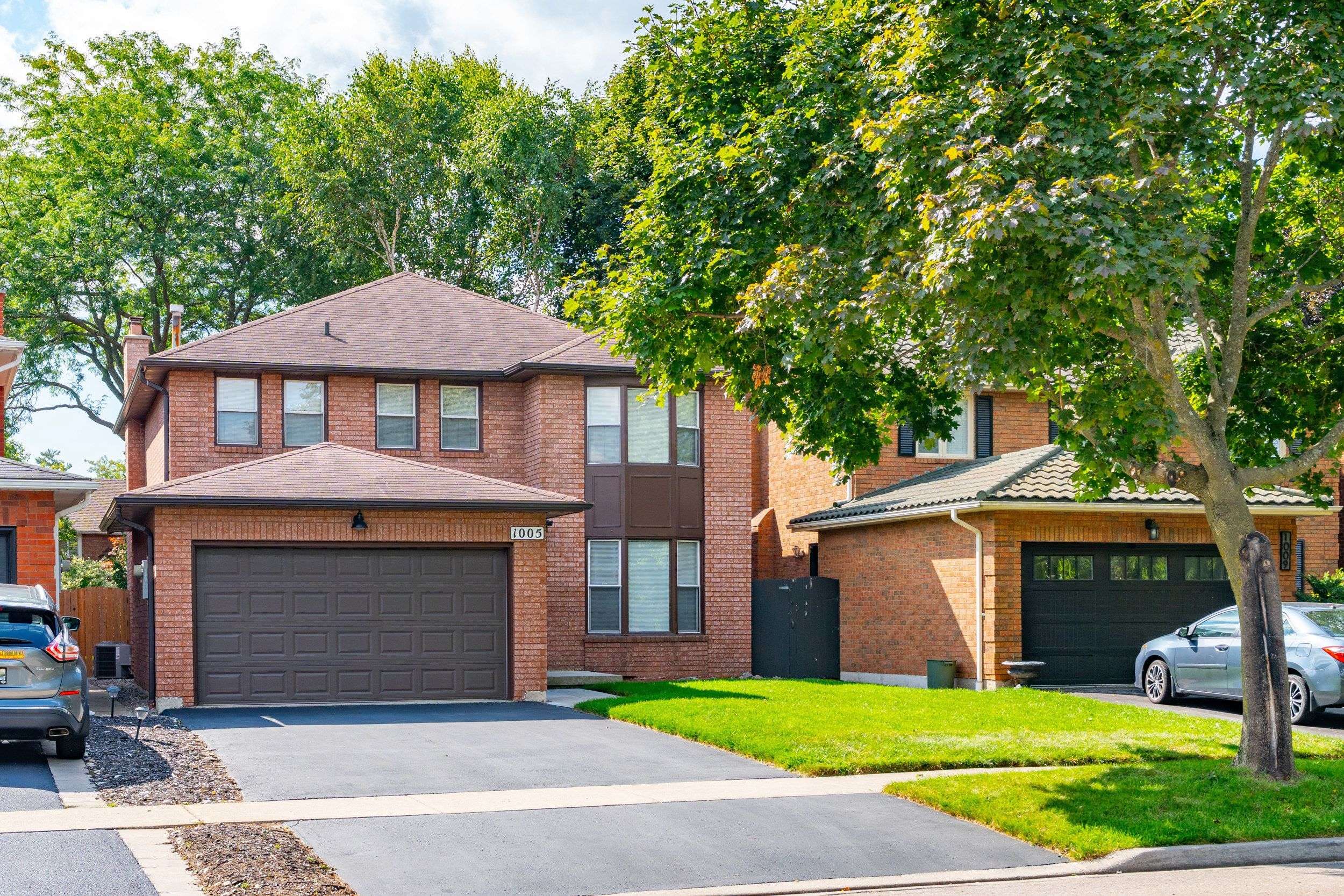 Mississauga, ON L5H 4E1,1005 Queen ST W