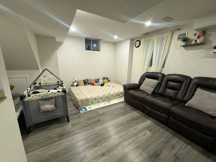 Brampton, ON L7A 2P2,110 Edenbrook Hill DR