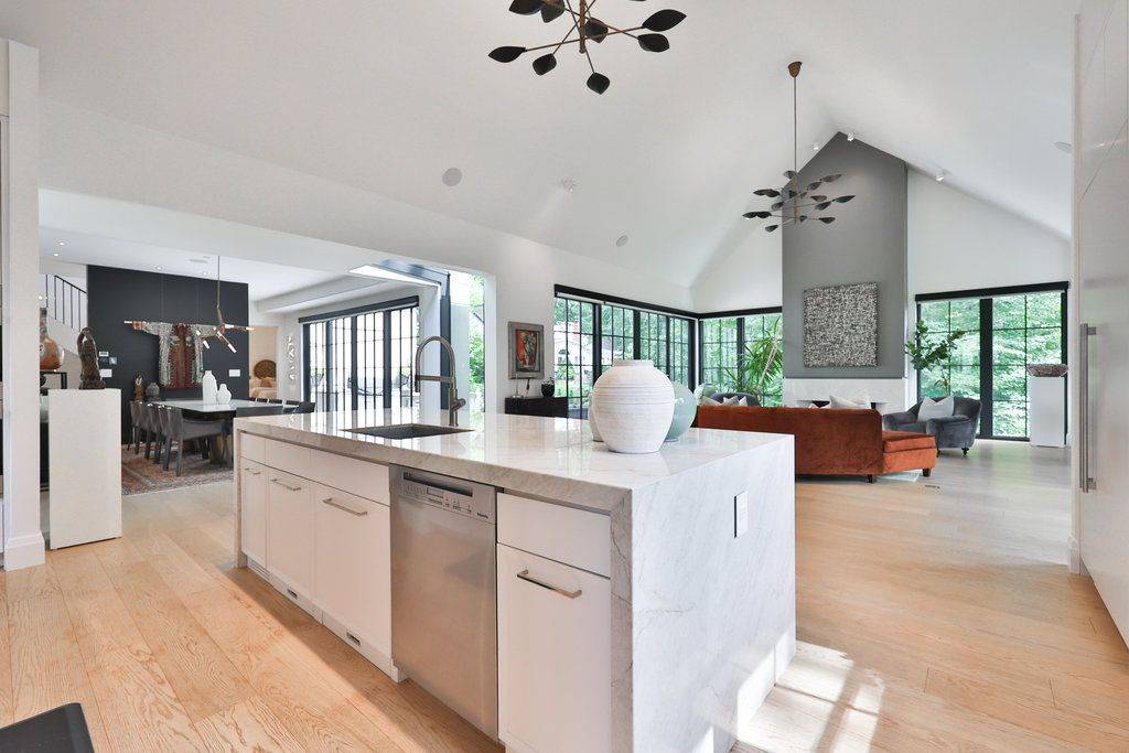 Mississauga, ON L5G 2X4,238 Mineola RD W