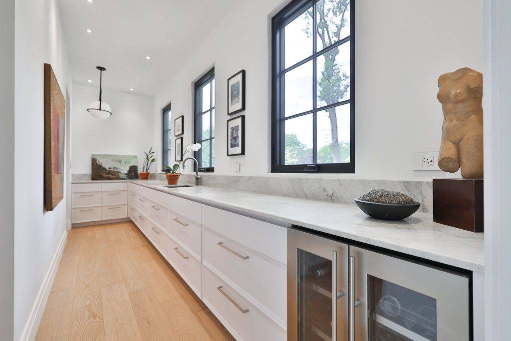 Mississauga, ON L5G 2X4,238 Mineola RD W