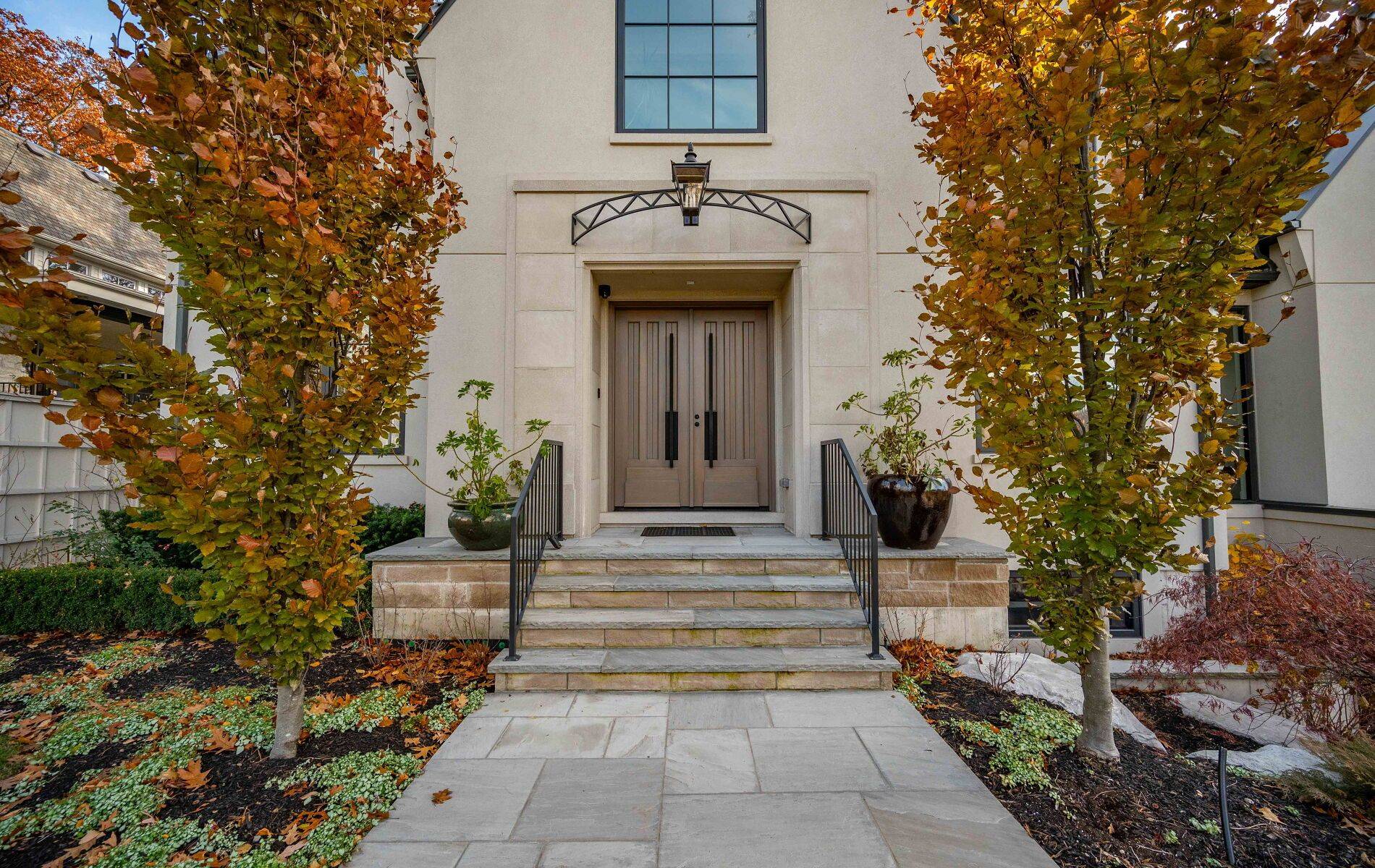 Mississauga, ON L5G 2X4,238 Mineola RD W