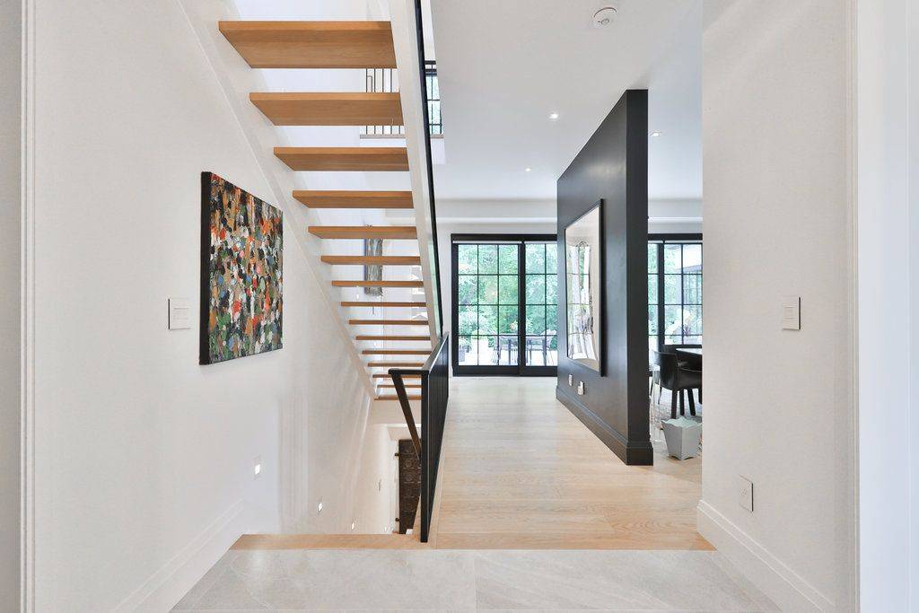 Mississauga, ON L5G 2X4,238 Mineola RD W